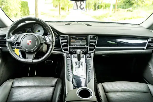 Porsche Panamera view 6