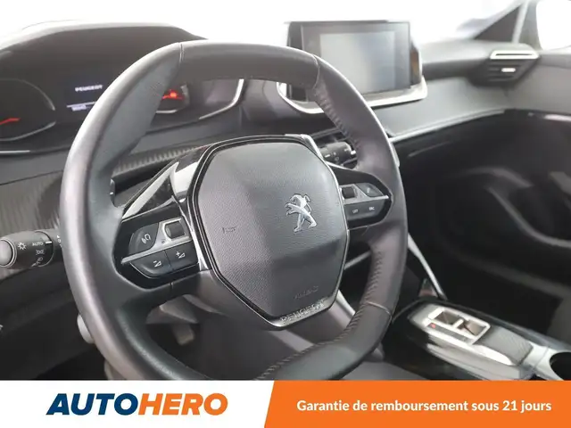 Peugeot 208 view 11