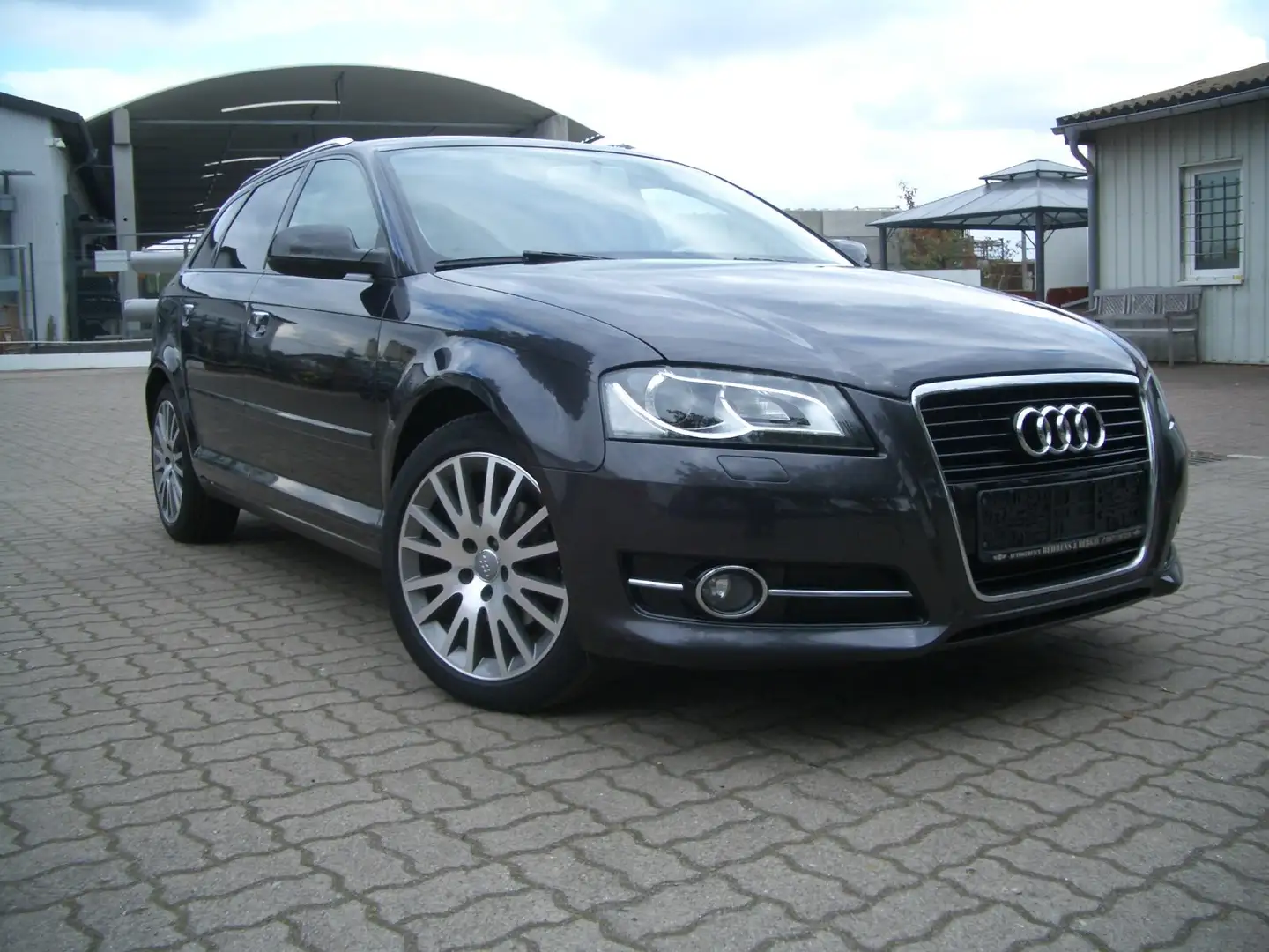 Audi A3 1.6 Ambition Bi-Xenon So/Wi Sihzg Tempomat AAC TOP Grau - 1