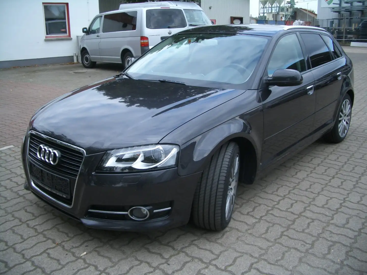 Audi A3 1.6 Ambition Bi-Xenon So/Wi Sihzg Tempomat AAC TOP Grau - 2