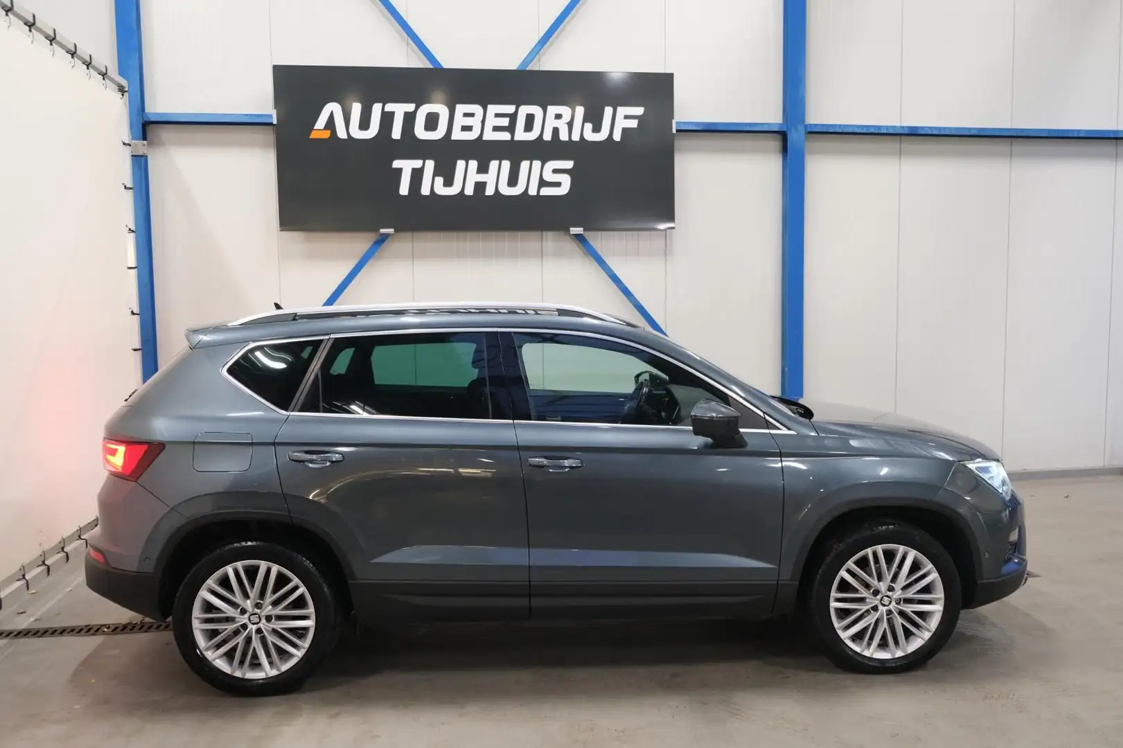 SEAT Ateca 1.6 TDI Xcellence Business Intense Automaat - N.A. Gris - 2