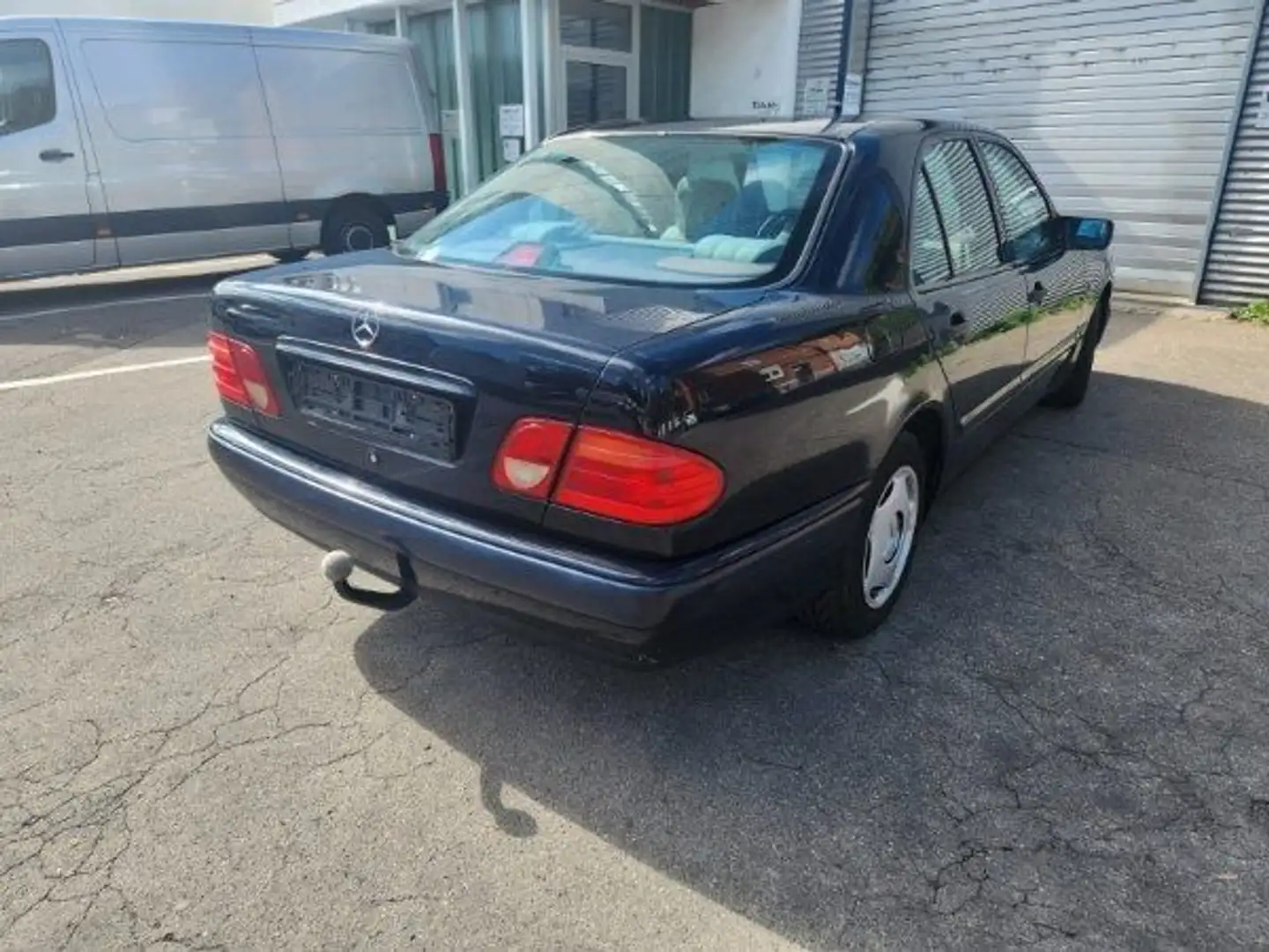 Mercedes-Benz E 230 Blue - 1