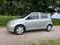 Toyota Yaris 1.3i mit Klima und Glasschiebedach aus 1. Hand Zilver - thumbnail 4