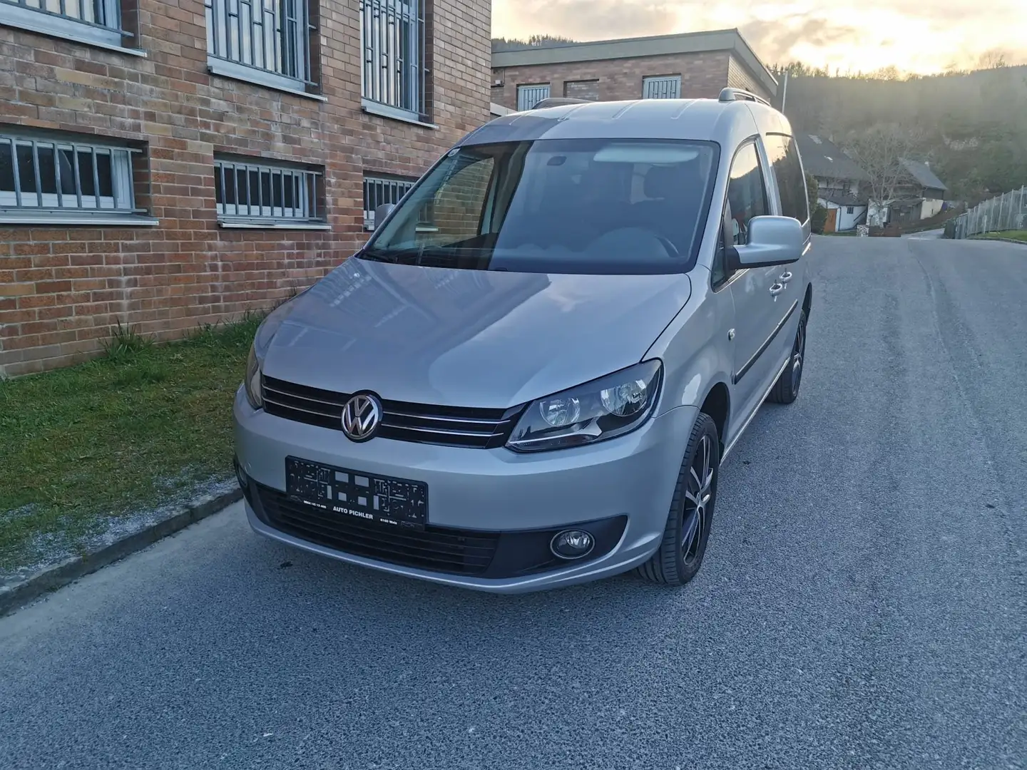 Volkswagen Caddy Caddy Kombi Comfortline BMT 2,0 TDI DPF DSG Silber - 1