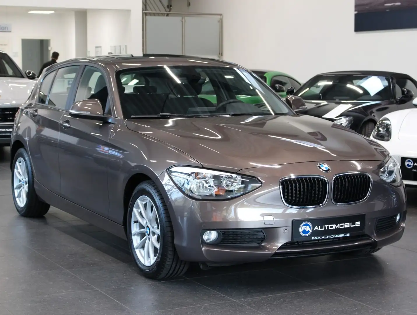 BMW 116 i Urban Line*2.Hand* 57600 km Braun - 2