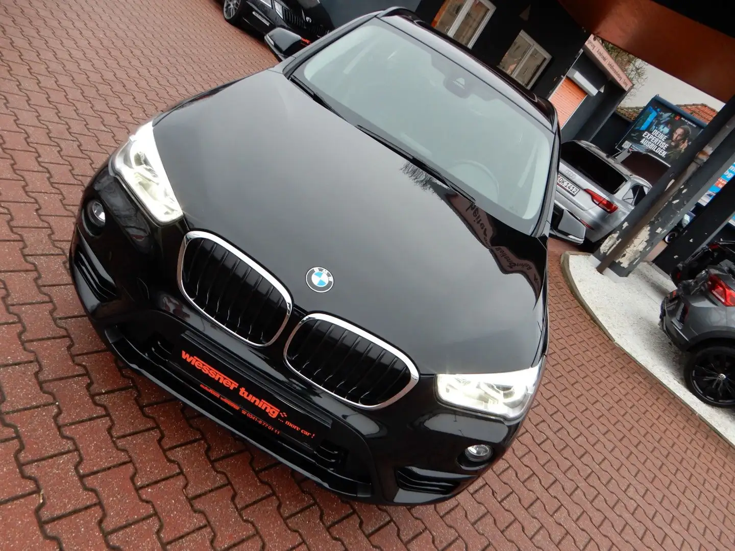 BMW X1 sDrive 18 /20 d Sport Line, LED, Panoramadach Schwarz - 1