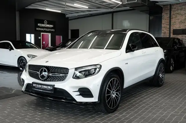 Mercedes-Benz GLC view 2