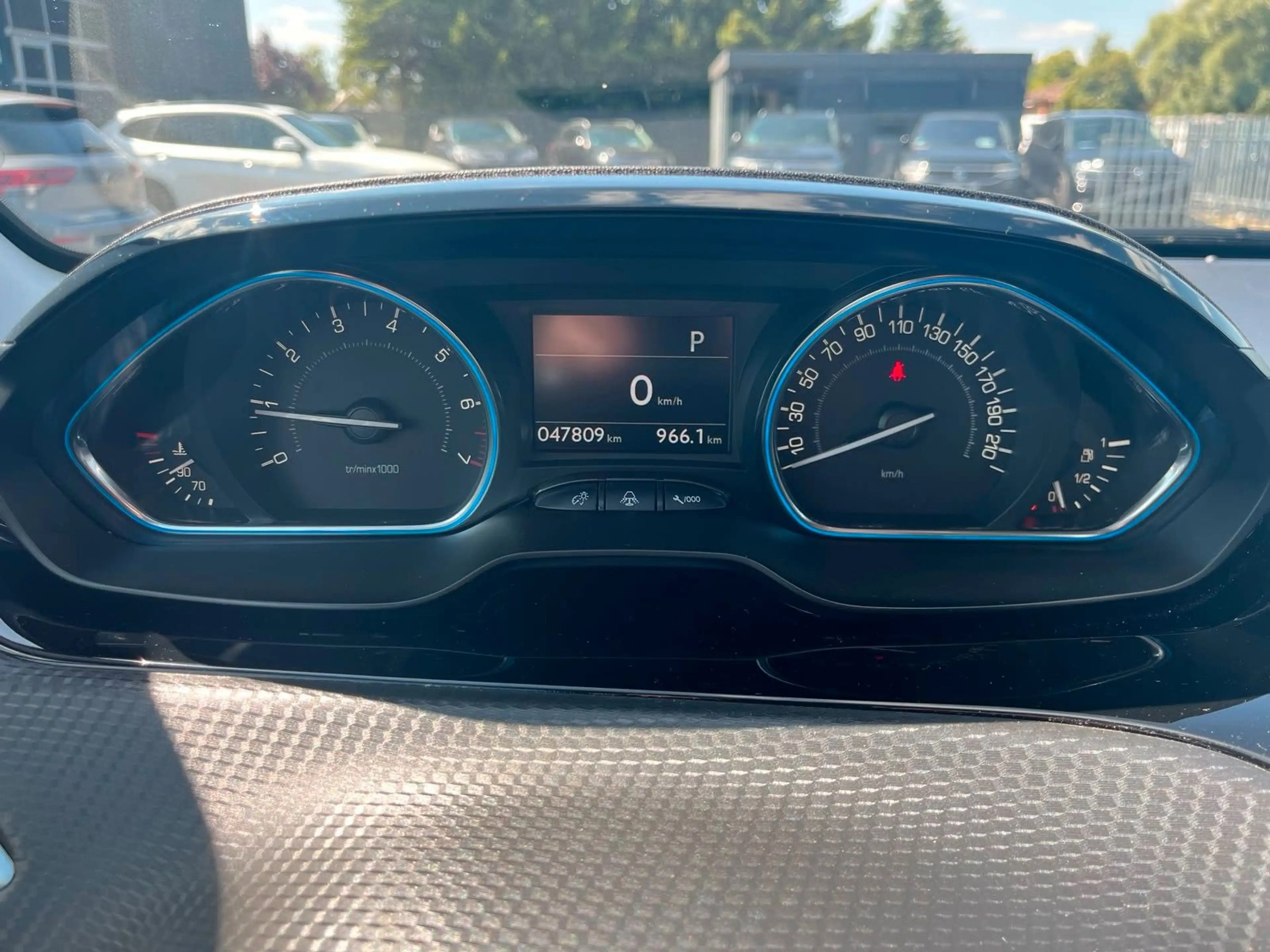 Peugeot 2008 Allure AUTOMATIK*LED*NAV*SHZ*TEMP*CAM — photo 15
