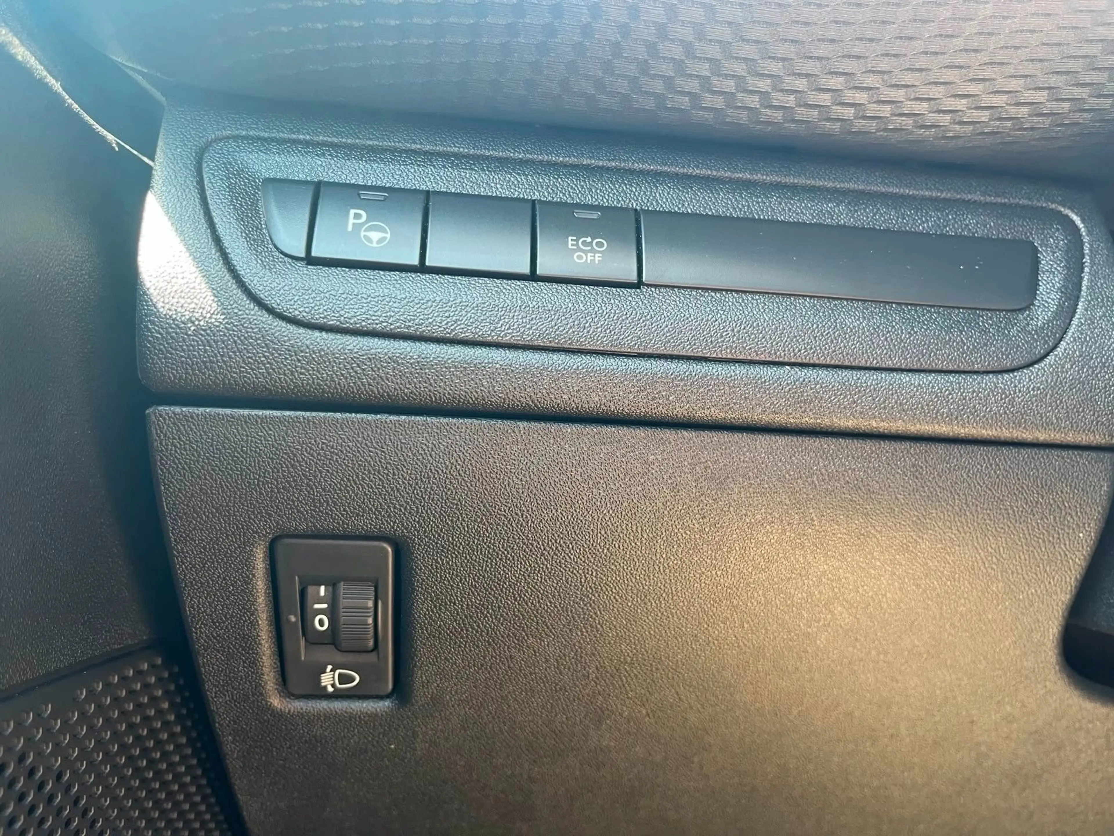 Peugeot 2008 Allure AUTOMATIK*LED*NAV*SHZ*TEMP*CAM — photo 14