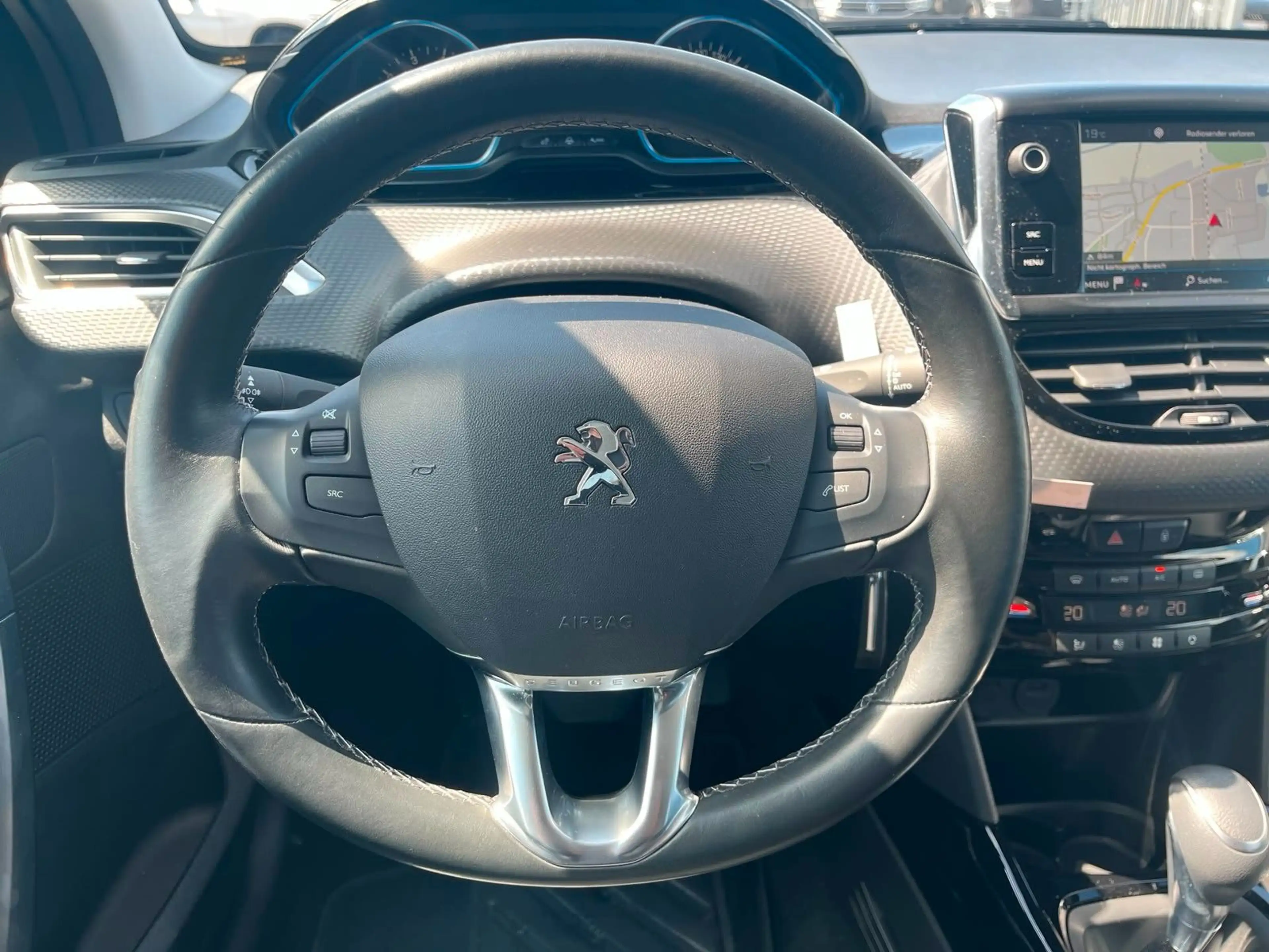 Peugeot 2008 Allure AUTOMATIK*LED*NAV*SHZ*TEMP*CAM — photo 11