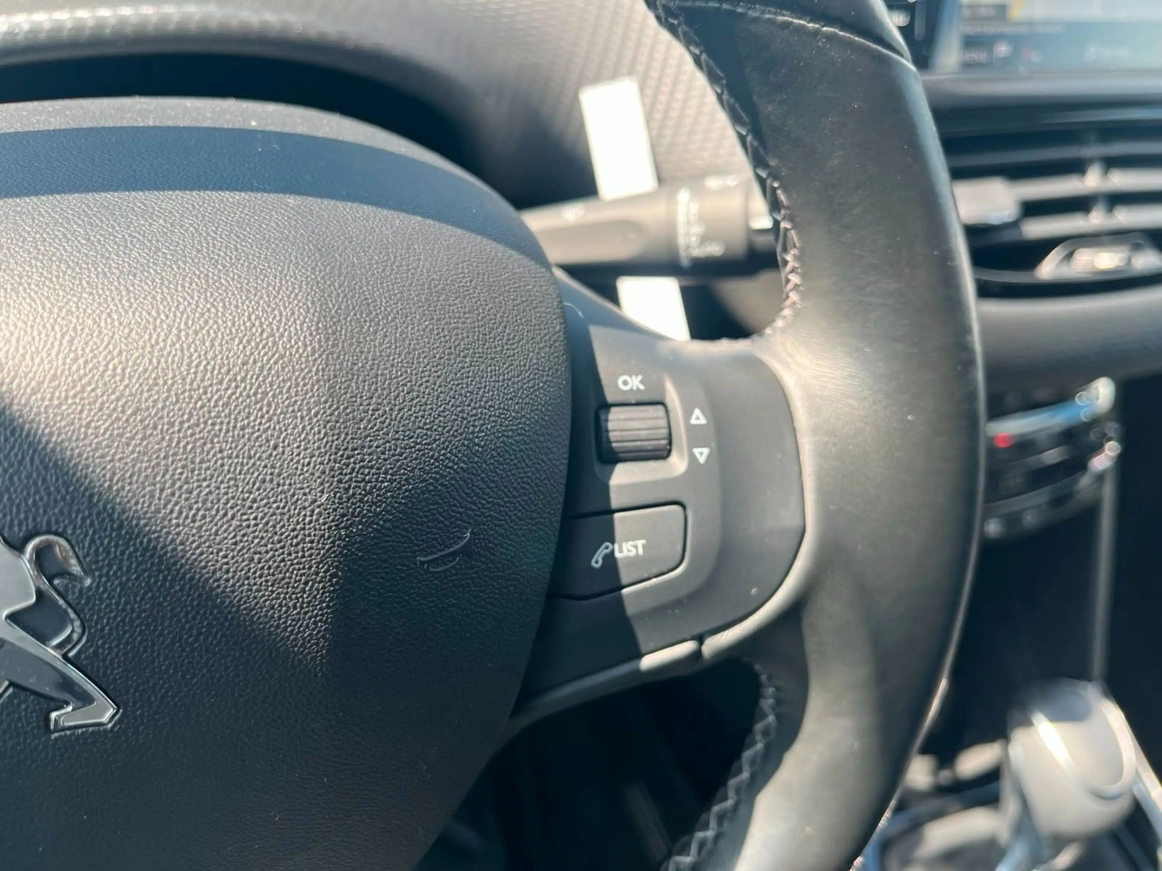 Peugeot 2008 Allure AUTOMATIK*LED*NAV*SHZ*TEMP*CAM — photo 13