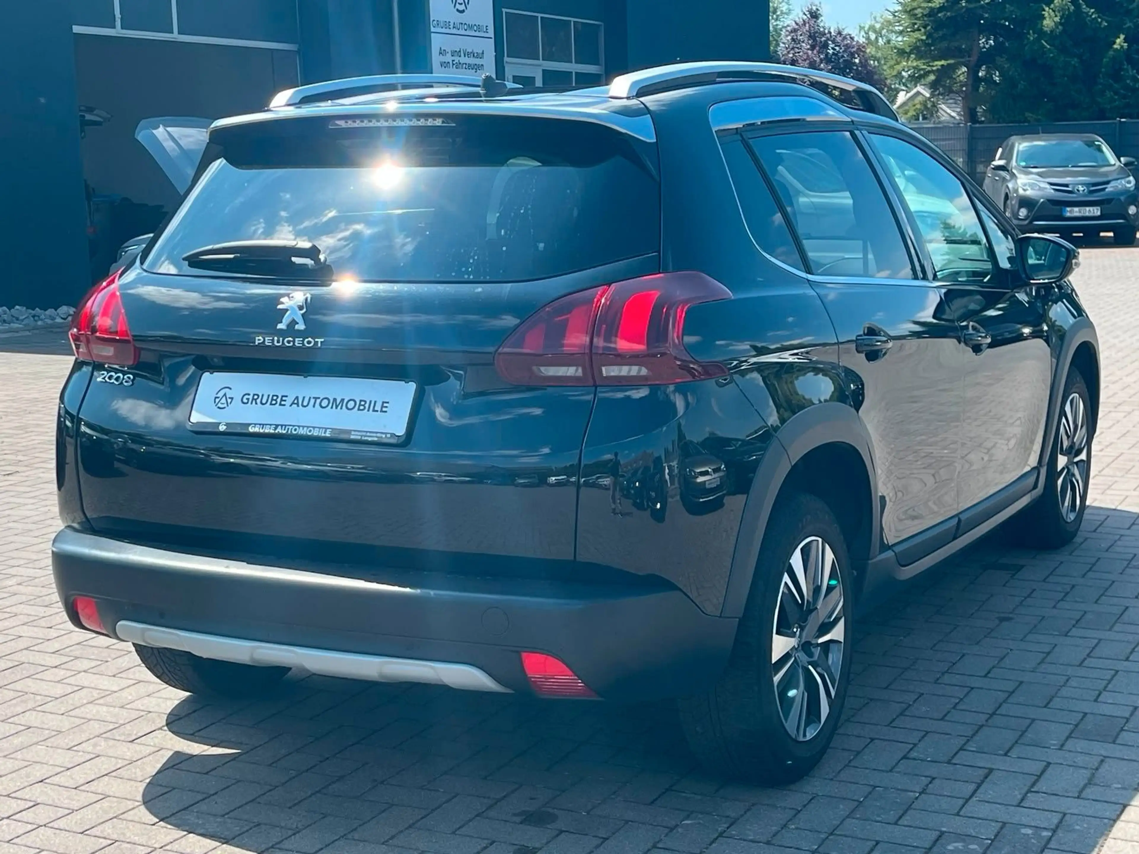 Peugeot 2008 Allure AUTOMATIK*LED*NAV*SHZ*TEMP*CAM — photo 4