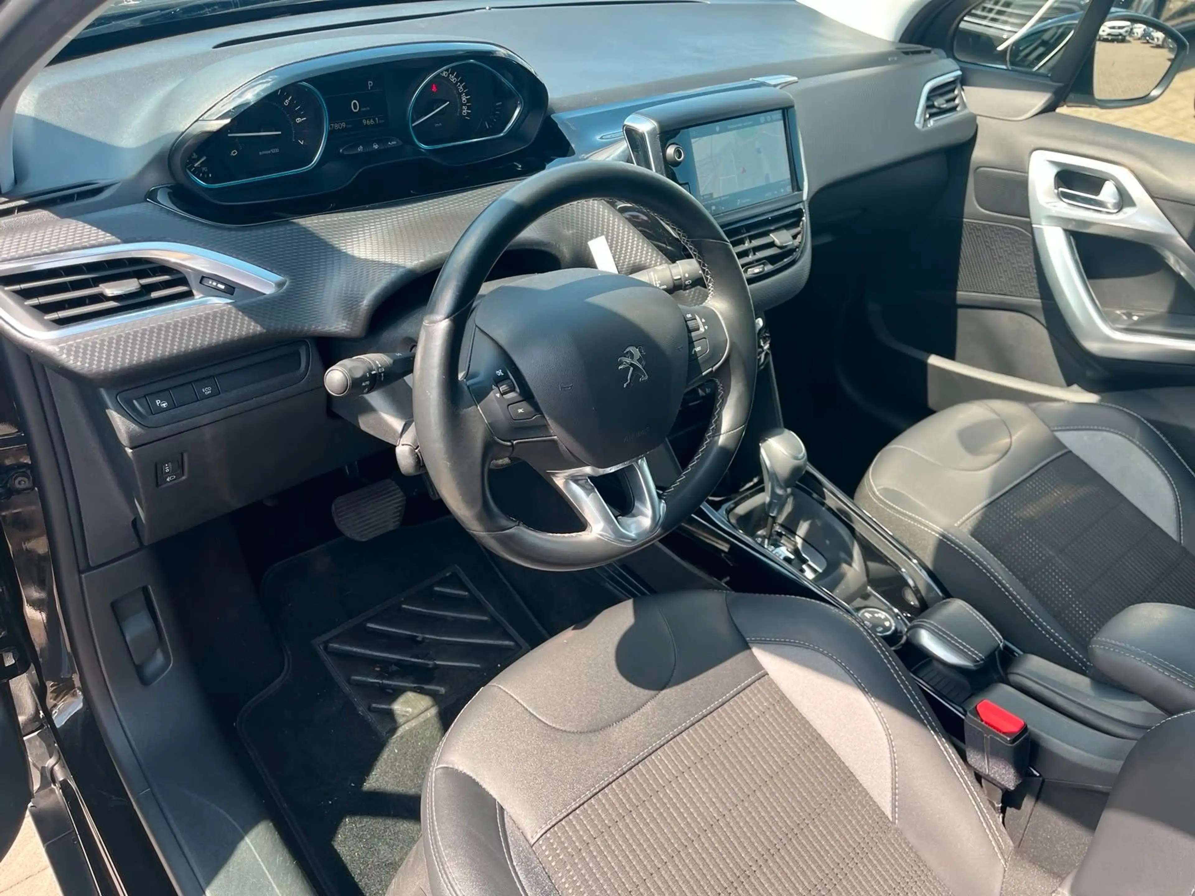 Peugeot 2008 Allure AUTOMATIK*LED*NAV*SHZ*TEMP*CAM — photo 9