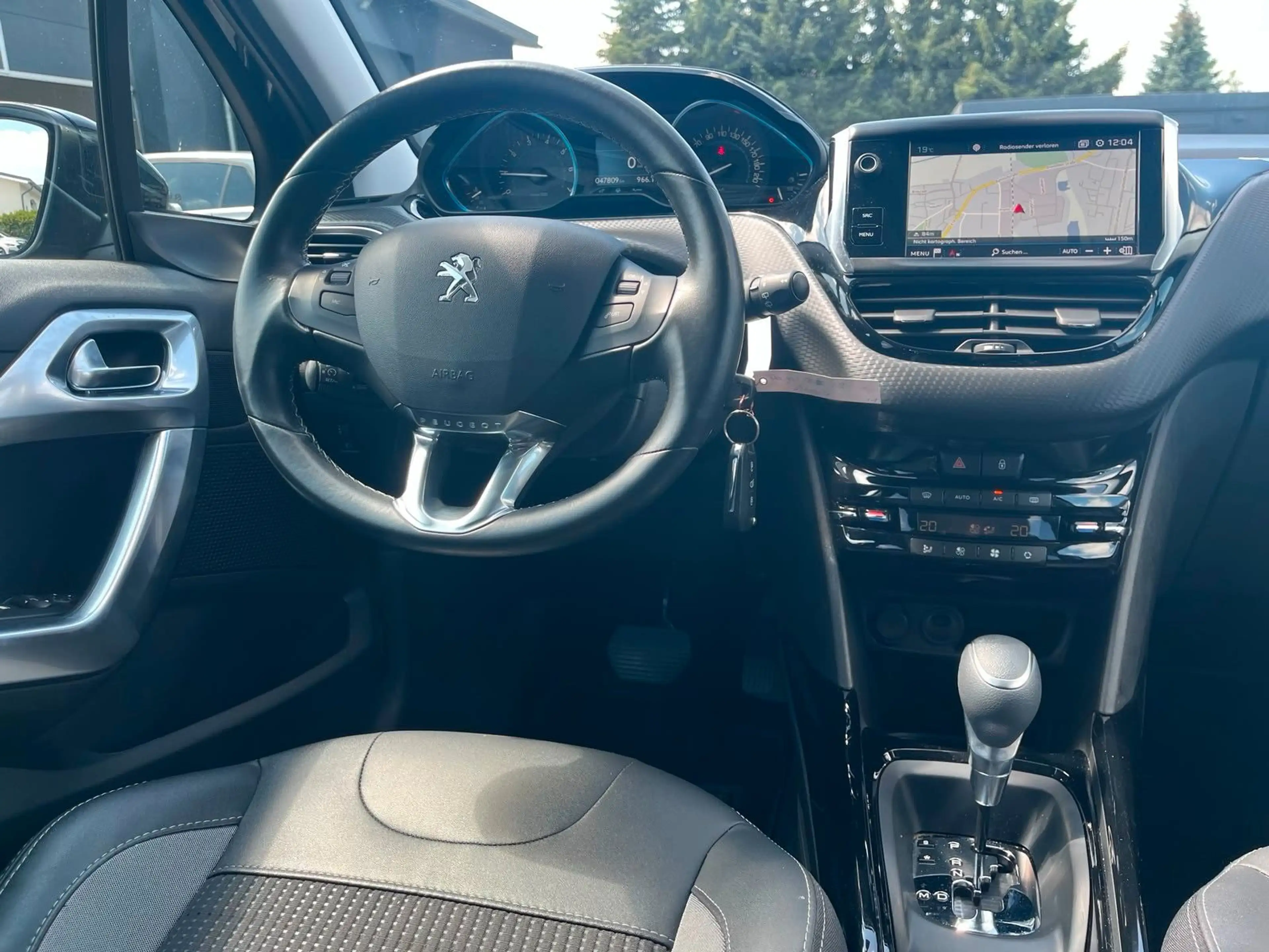 Peugeot 2008 Allure AUTOMATIK*LED*NAV*SHZ*TEMP*CAM — photo 10