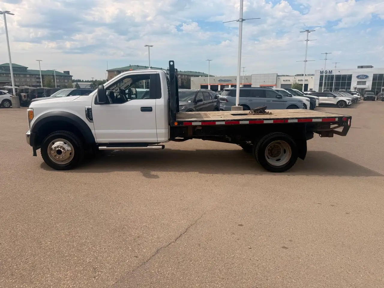 Ford F-550 Super Duty снимка Ford F-550 Super Duty