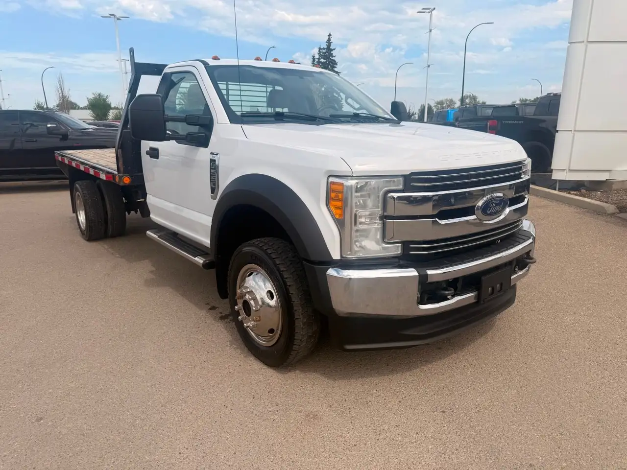 Ford F-550 Super Duty снимка Ford F-550 Super Duty