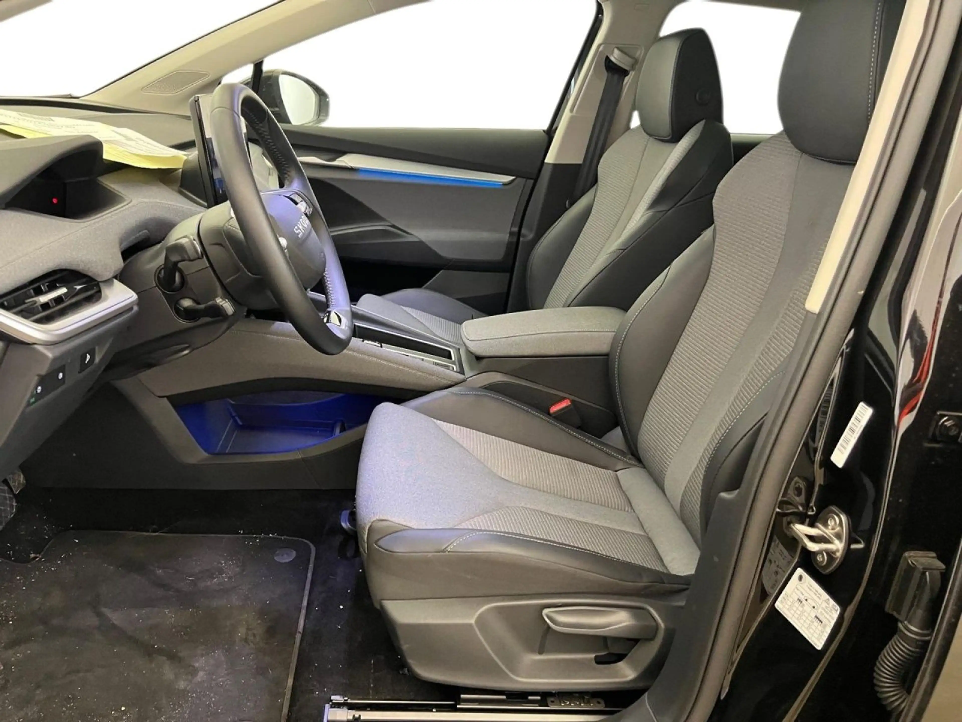 Skoda Enyaq 85 Wärmepumpe LED AHK Pano CAM ACC Sitzhzg — photo 6