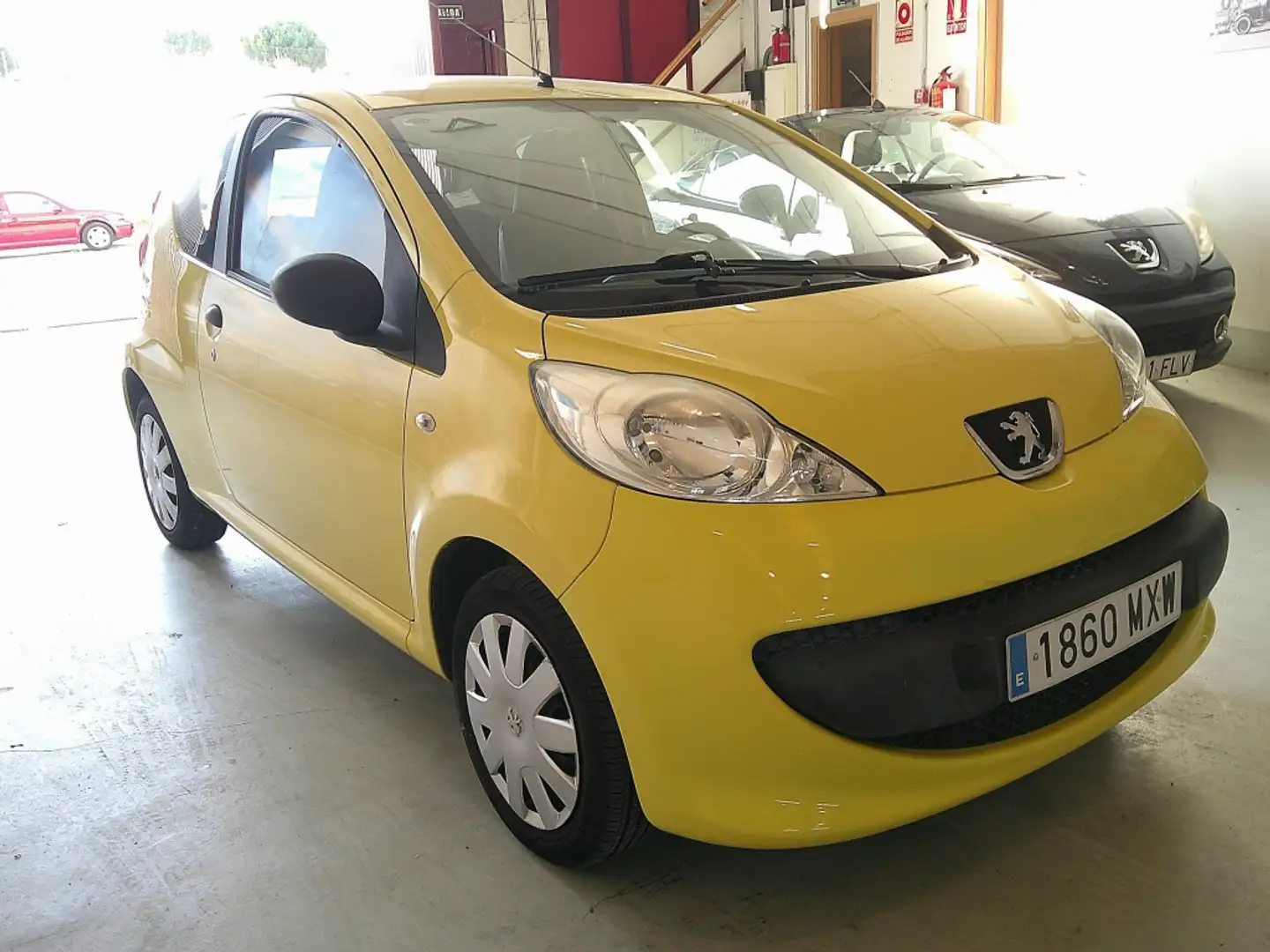 Peugeot 107 1.0i Urban Amarillo - 2