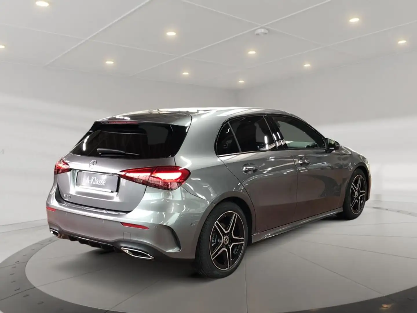Mercedes-Benz A 180 +MBUX+Wide+AMG+Cam+SpurW+S-Sitz+W-Paket+LM Gris - 2