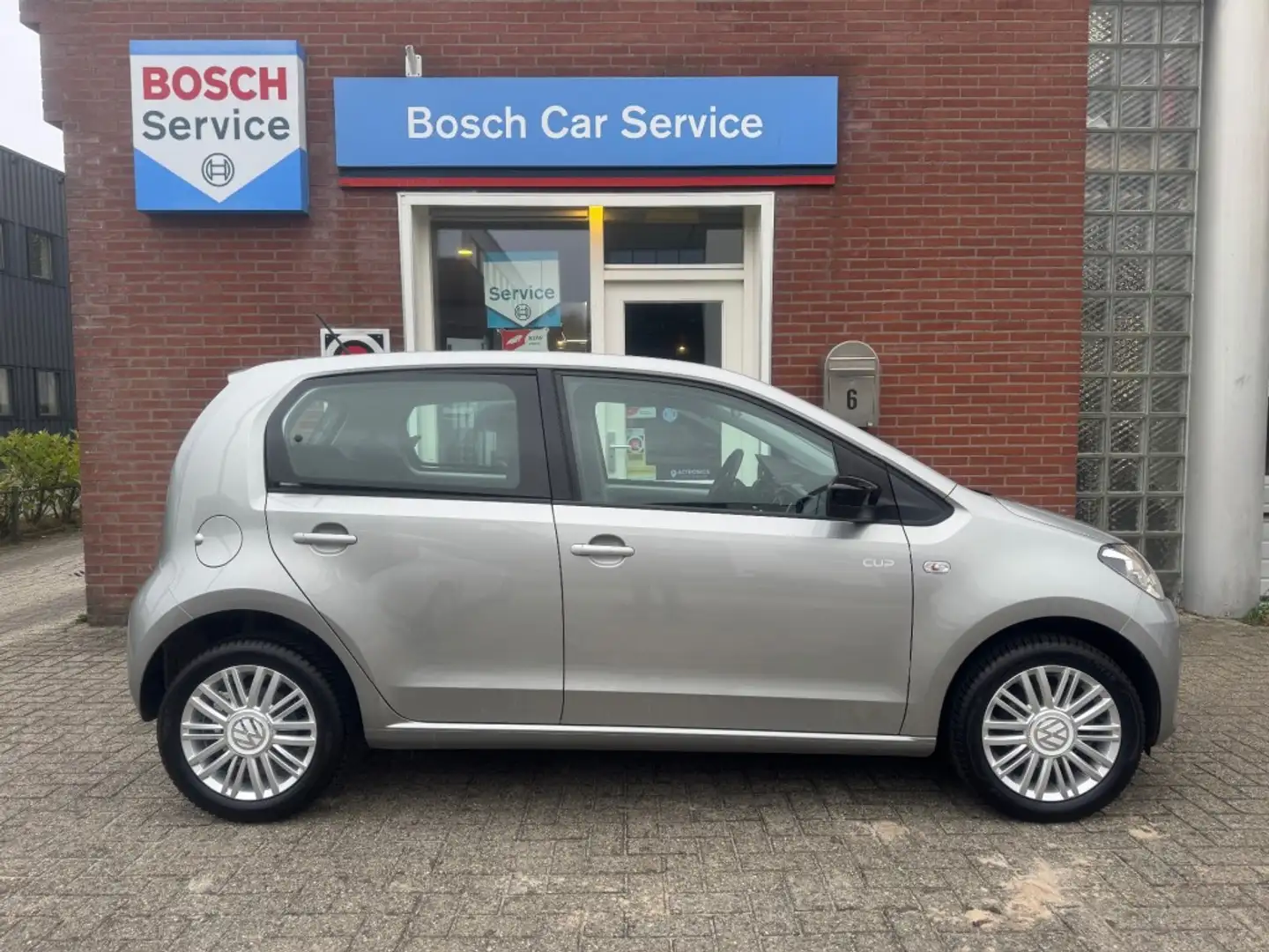 Volkswagen up! 1.0 55kW 5-drs Cup Up! I Airco I Stoelverwarming Grigio - 2