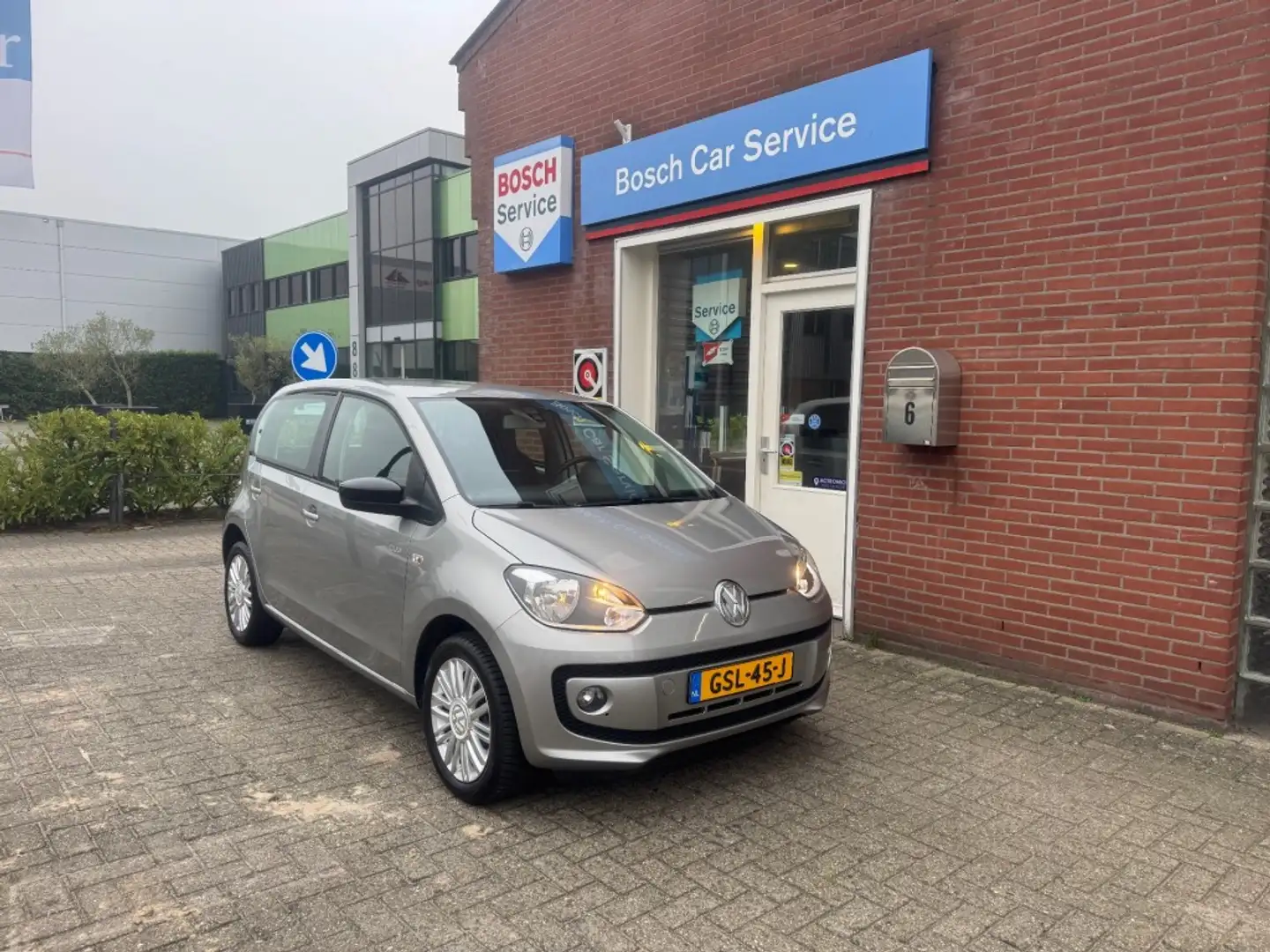 Volkswagen up! 1.0 55kW 5-drs Cup Up! I Airco I Stoelverwarming Grigio - 1