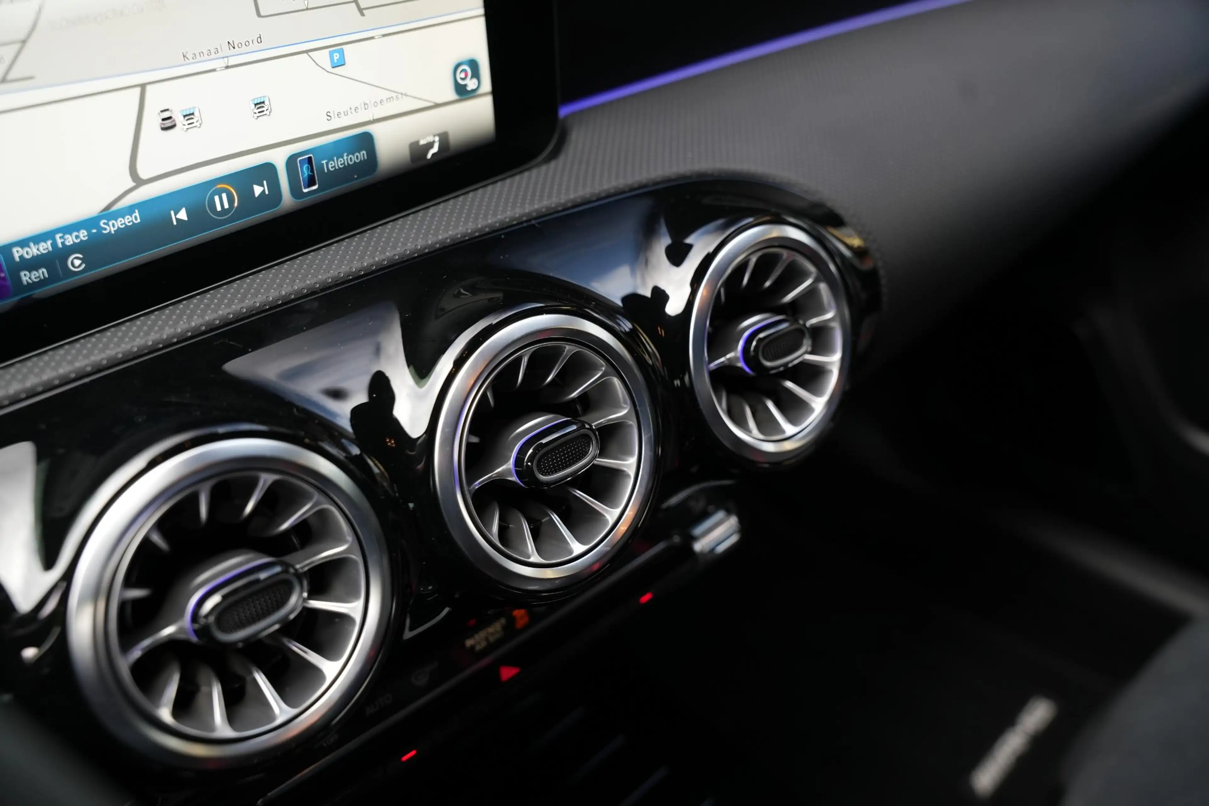 Mercedes-Benz A 35 AMG 4MATIC Aero Pack Burmester WideScreen Facelift — photo 17