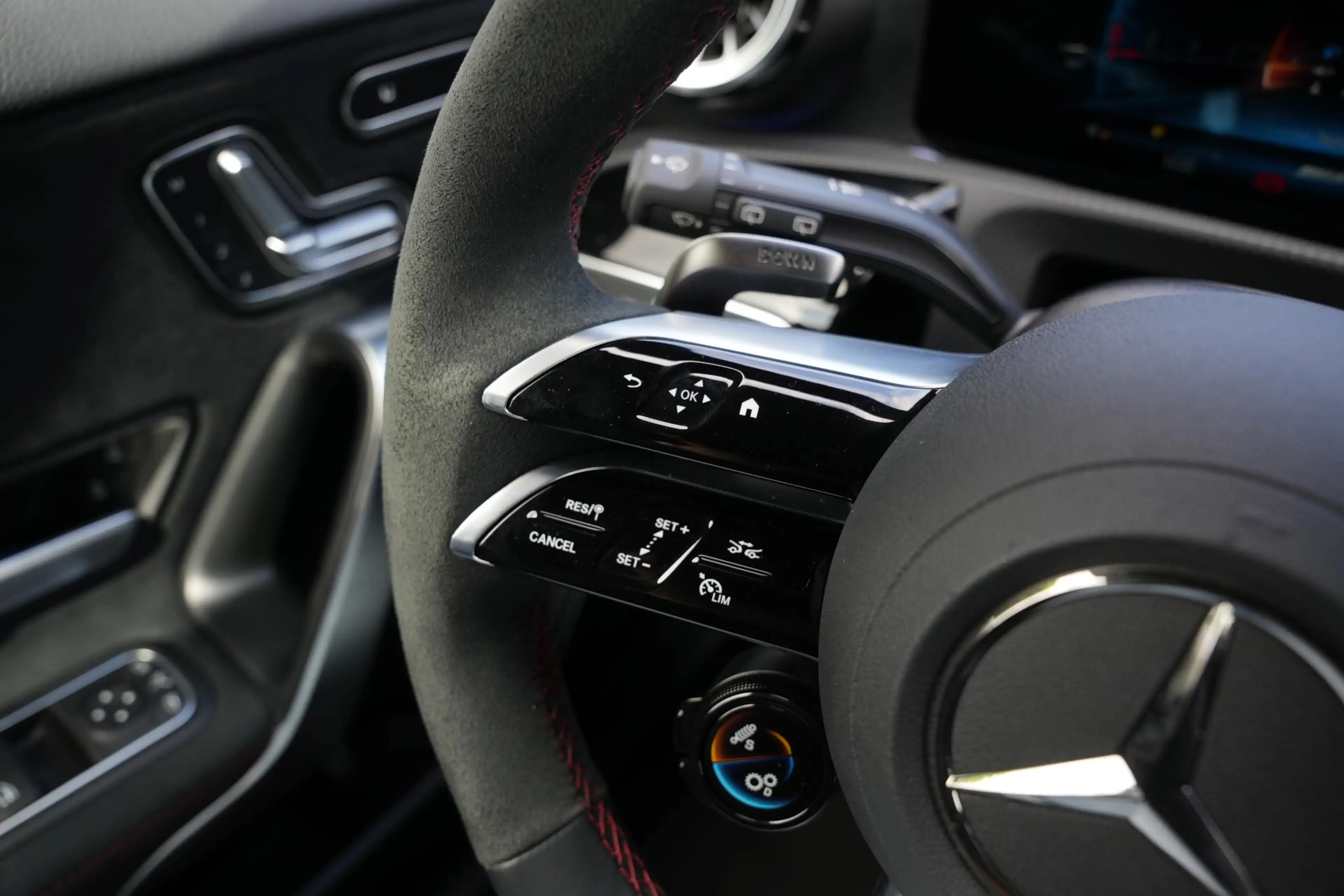 Mercedes-Benz A 35 AMG 4MATIC Aero Pack Burmester WideScreen Facelift — photo 36
