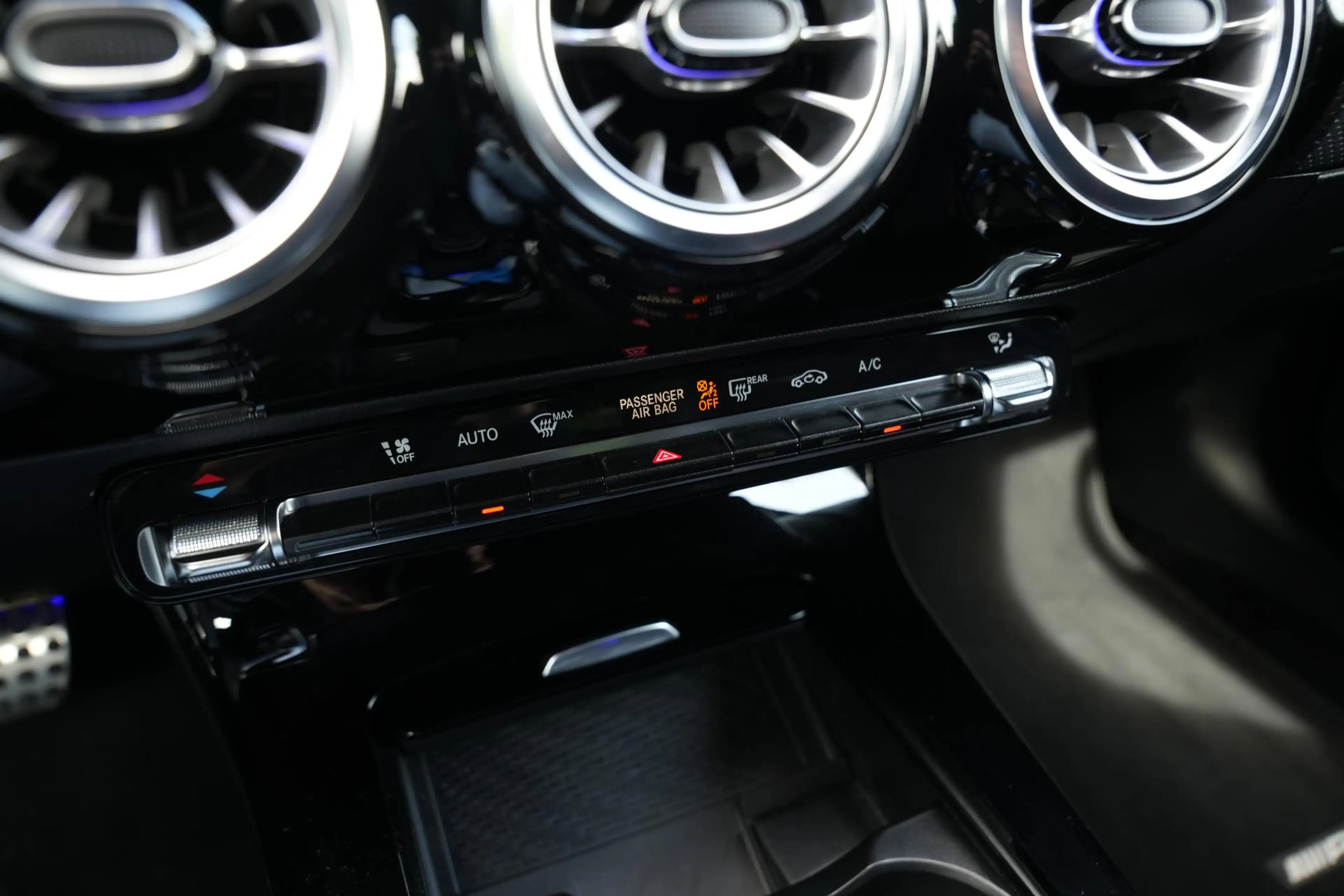 Mercedes-Benz A 35 AMG 4MATIC Aero Pack Burmester WideScreen Facelift — photo 45