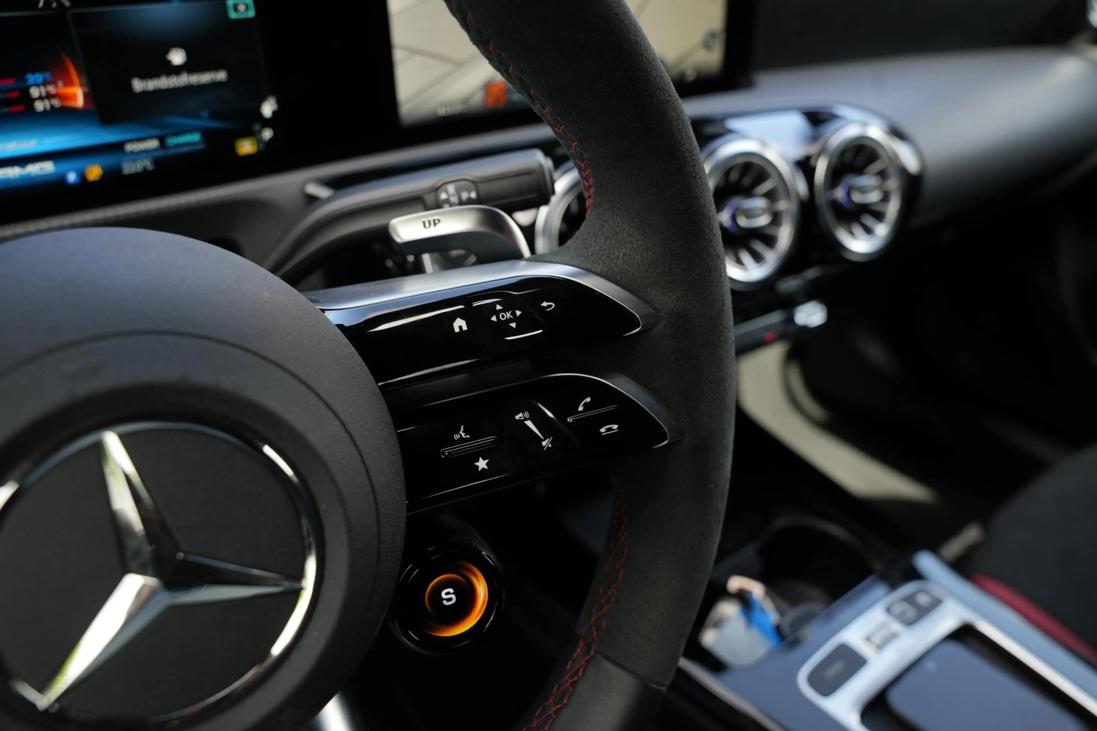 Mercedes-Benz A 35 AMG 4MATIC Aero Pack Burmester WideScreen Facelift — photo 34
