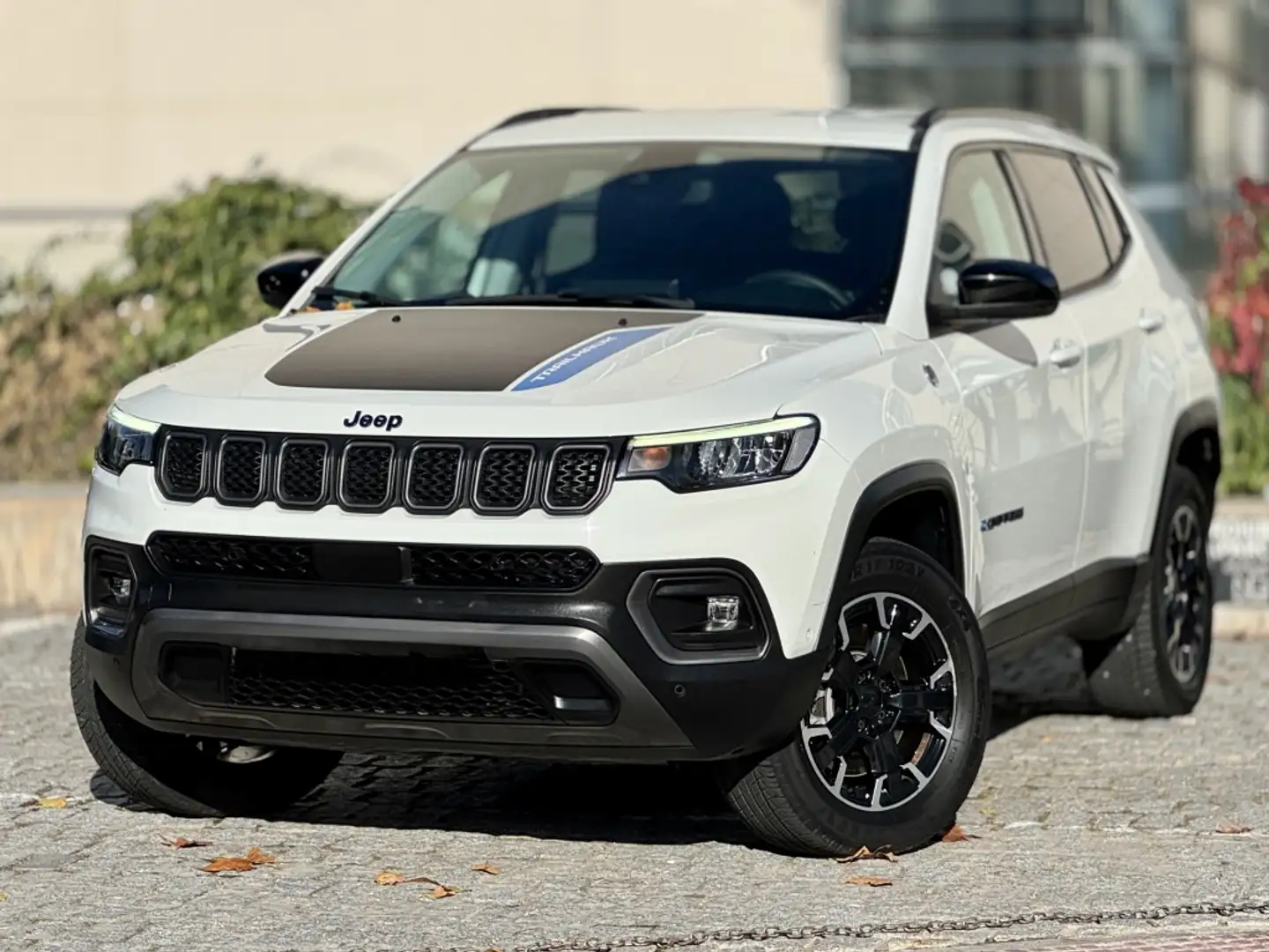 Jeep Compass 1.3 PHEV Trailhawk EAWD Aut. 240 Blanc - 1