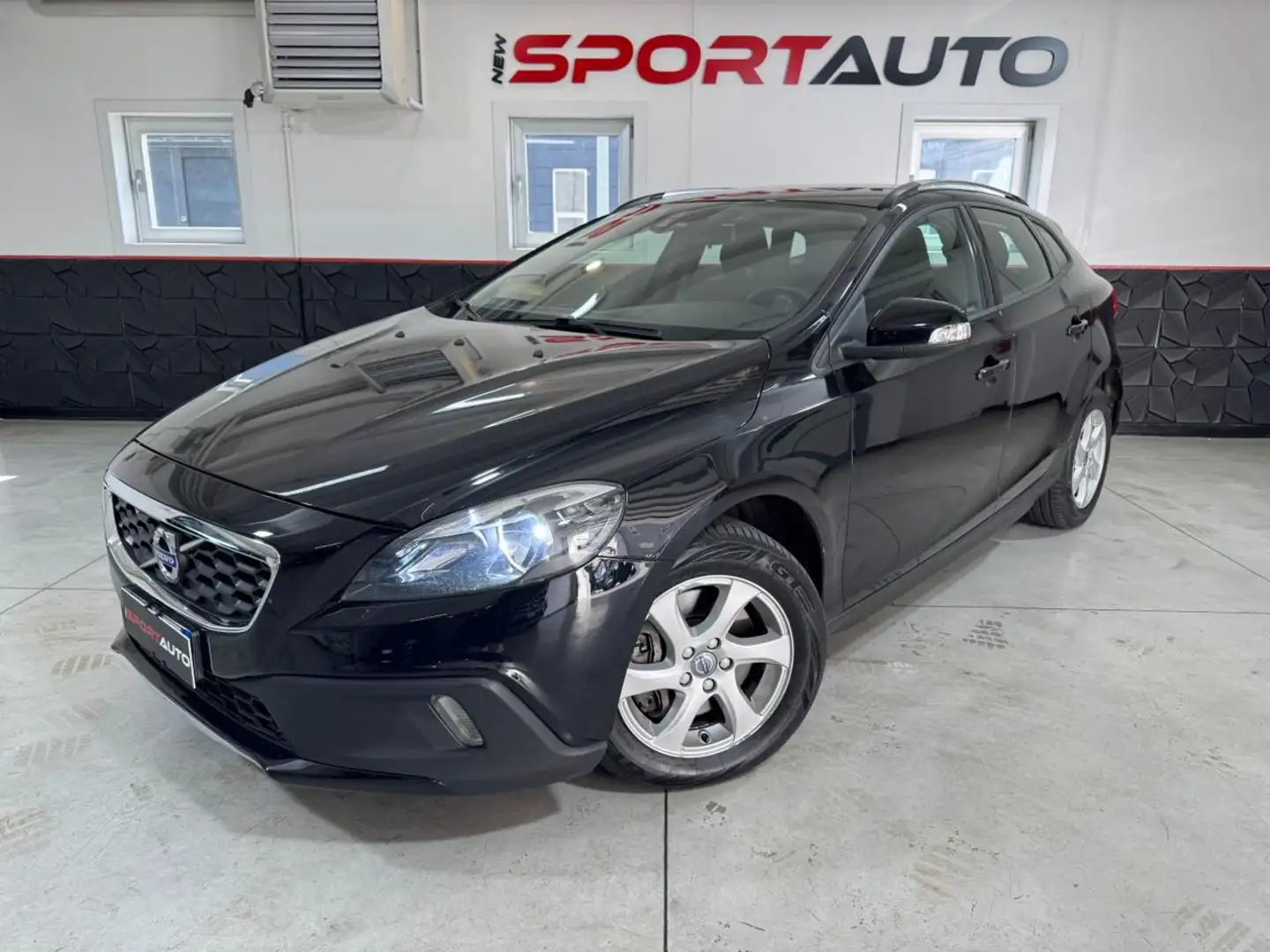 Volvo V40 Cross Country D2 Geartronic Schwarz - 1