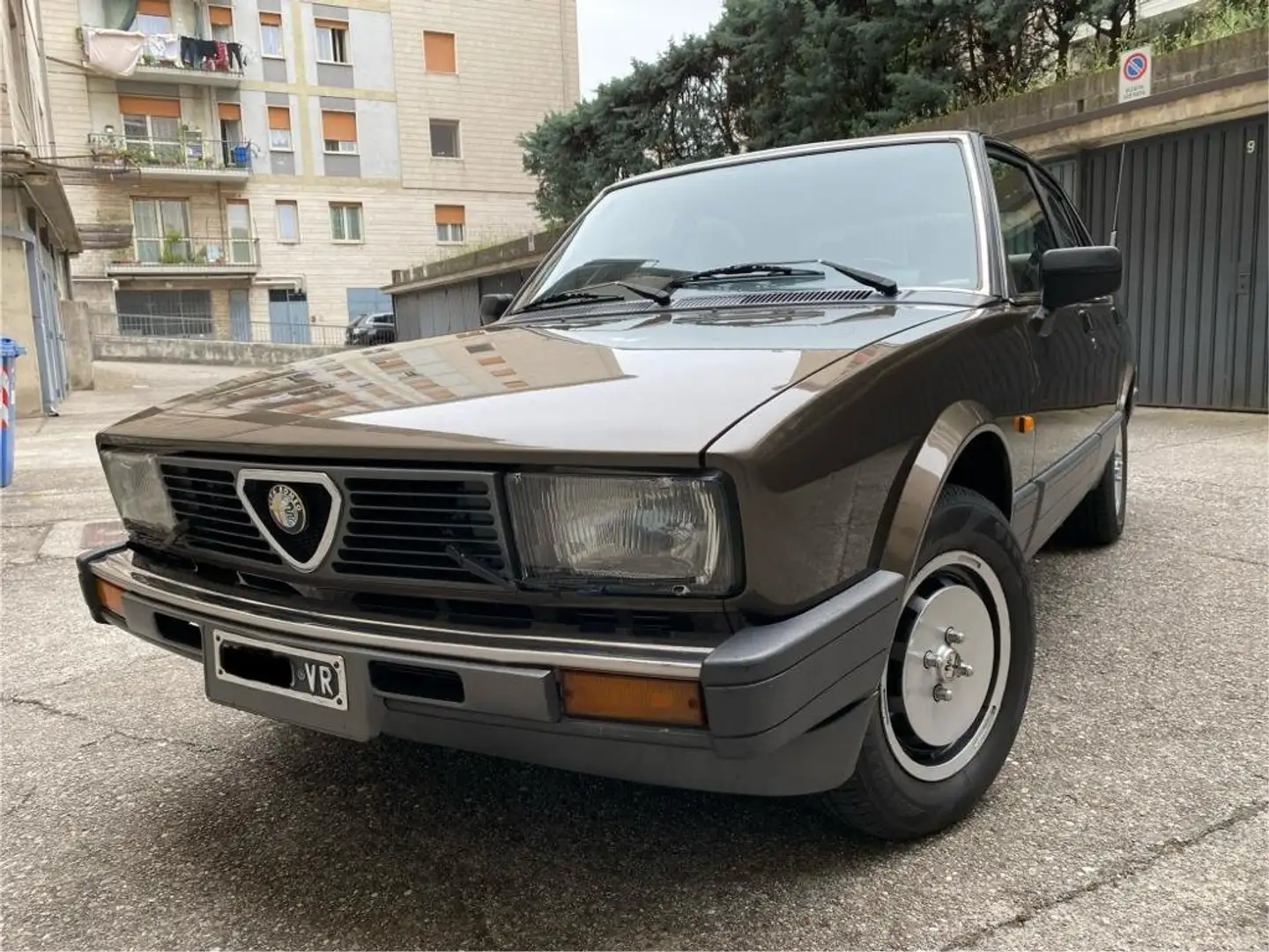 Alfa Romeo Alfetta Alfetta 2.0 Bruin - 1