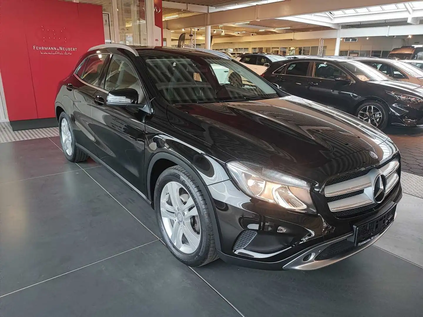 Mercedes-Benz GLA 220 CDI 4Matic 7G-DCT Urban*Navi*AHK* Zwart - 2
