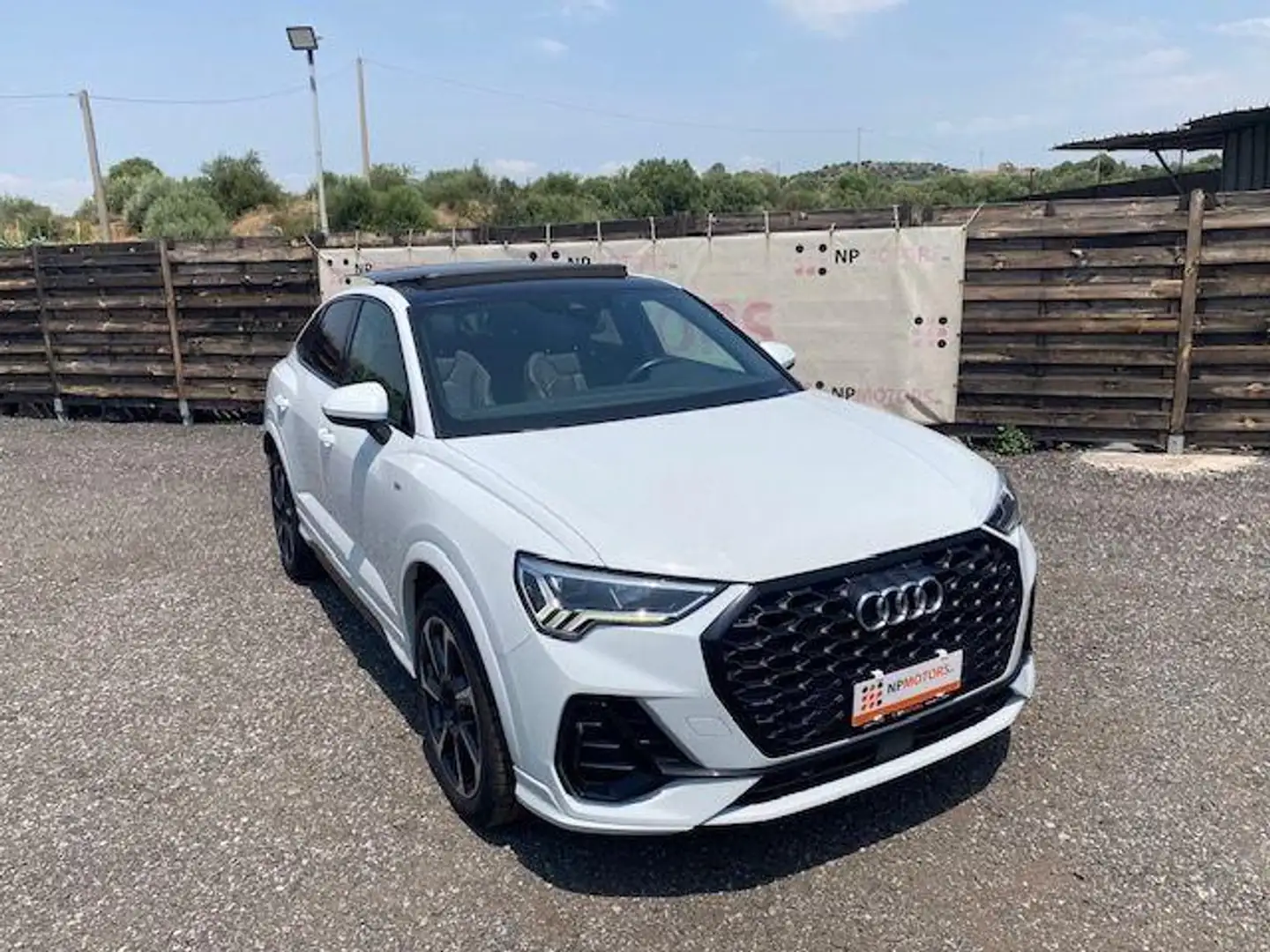 Audi Q3 SPB 35 TDI quattro S tr. Ident. Black Blanco - 2