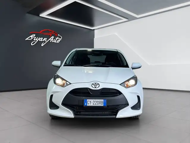 Toyota Yaris view 3