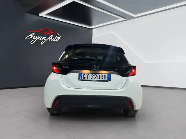 Toyota Yaris view 4