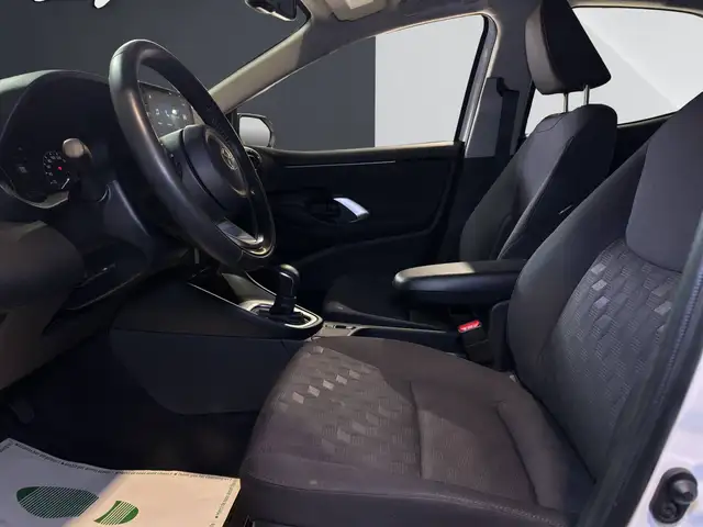 Toyota Yaris view 12