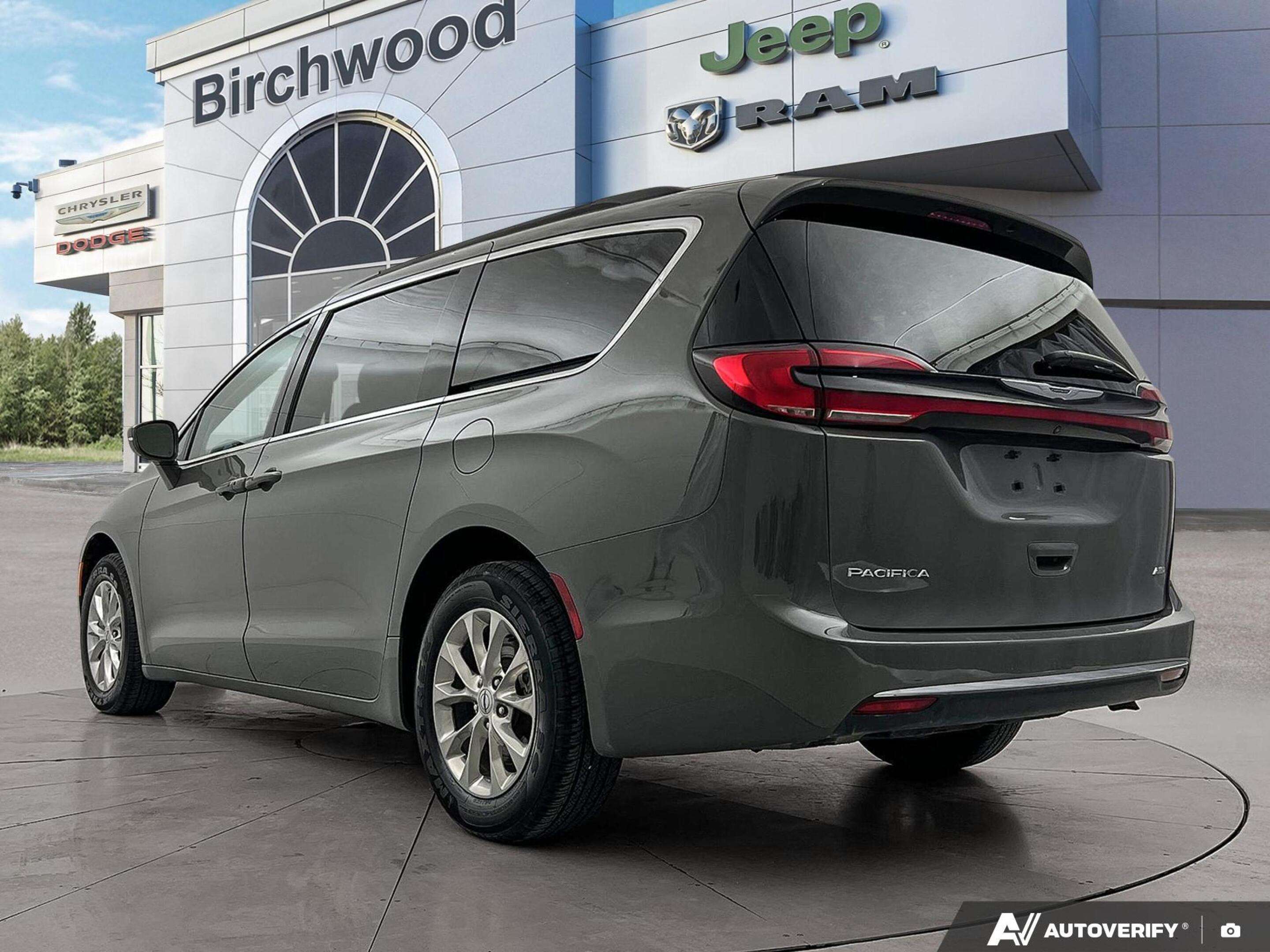 2022 Chrysler Pacifica Touring L | AWD | Heated Leather | Sunroof | — снимка 1