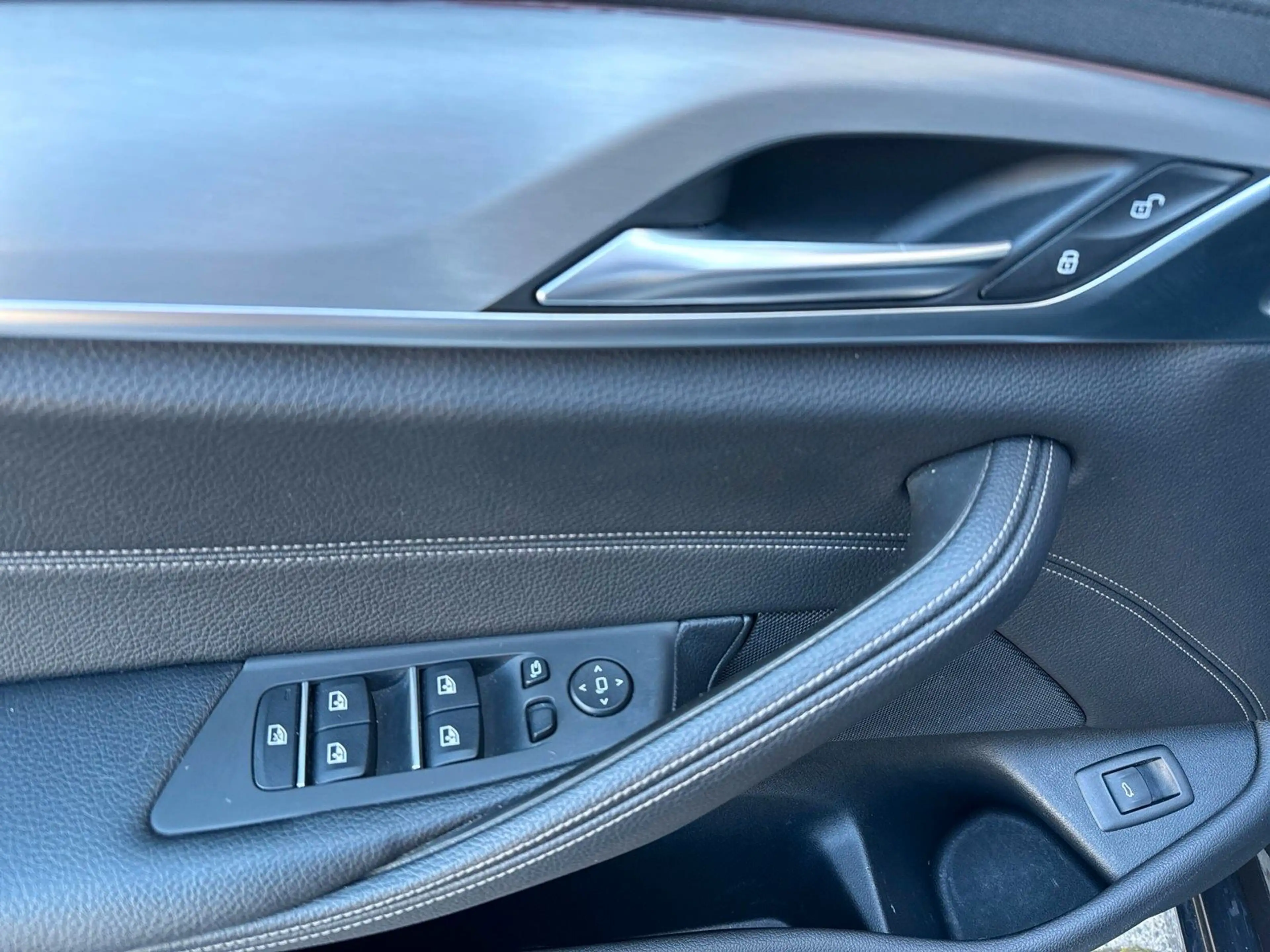 BMW 540 i Touring xDrive Luxury Line 8-FACH/SHZ — photo 29