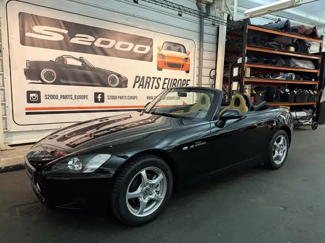 Honda S 2000 2.0i 16v VTEC AC Berlina Black Than interior