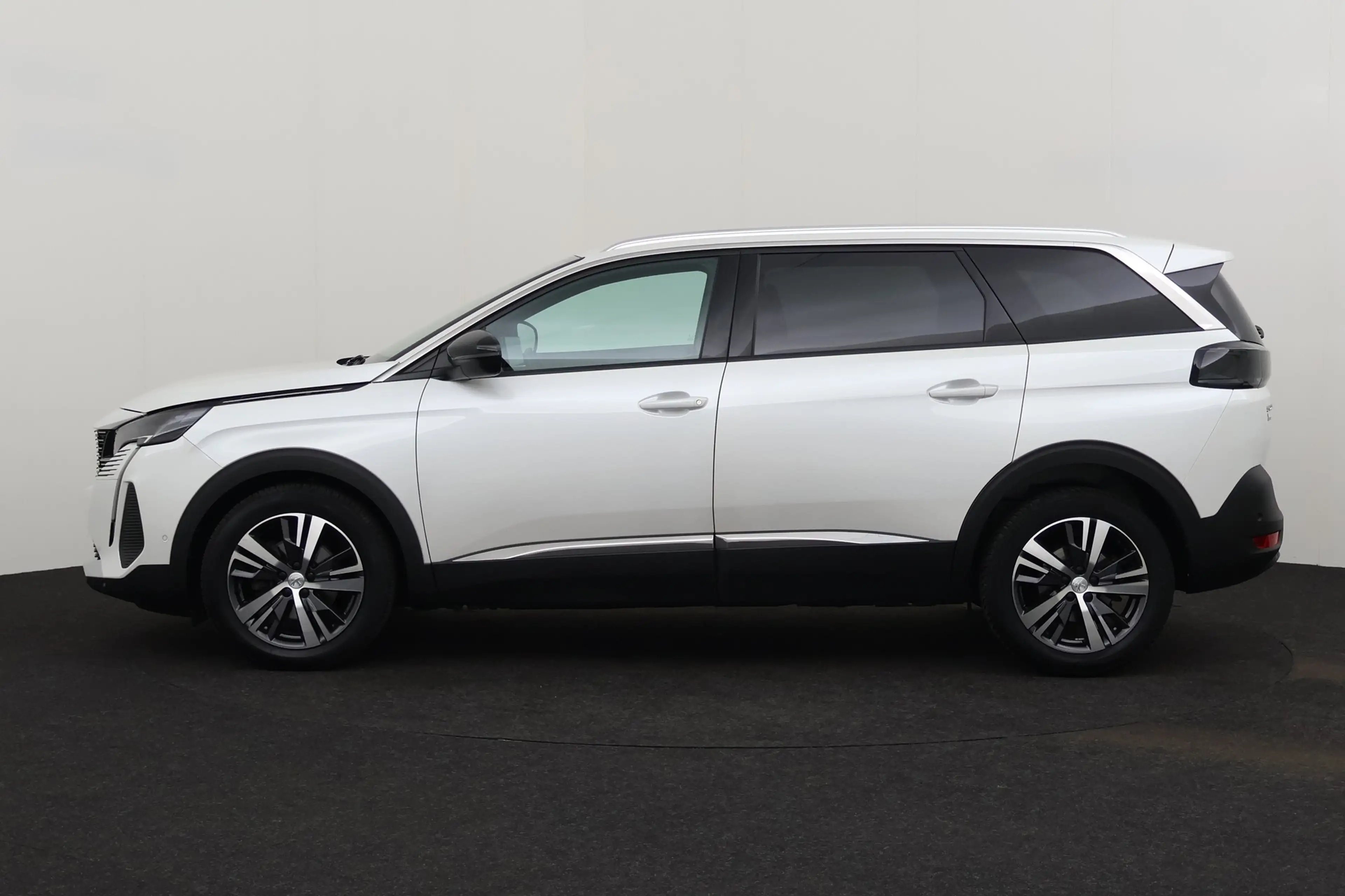 Peugeot 5008 ACTIVE + 7PL. + CARPLAY + GPS + CAMERA + PDC + CRU — photo 2