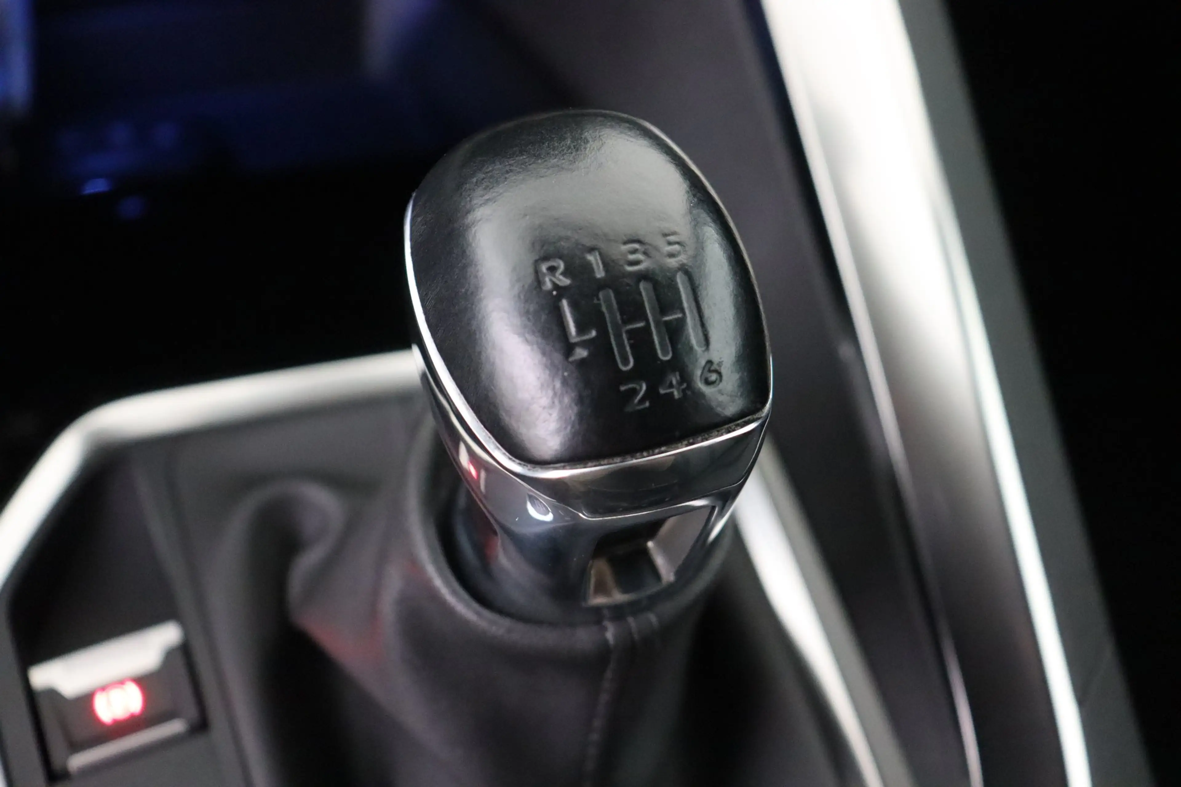 Peugeot 5008 ACTIVE + 7PL. + CARPLAY + GPS + CAMERA + PDC + CRU — photo 12