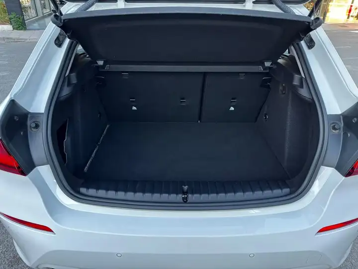 BMW Serie 1 2019, foto 32