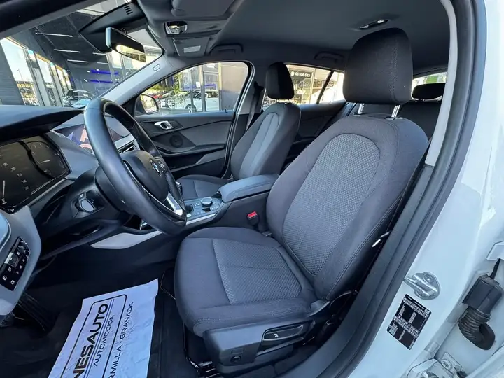 BMW Serie 1 2019, foto 28