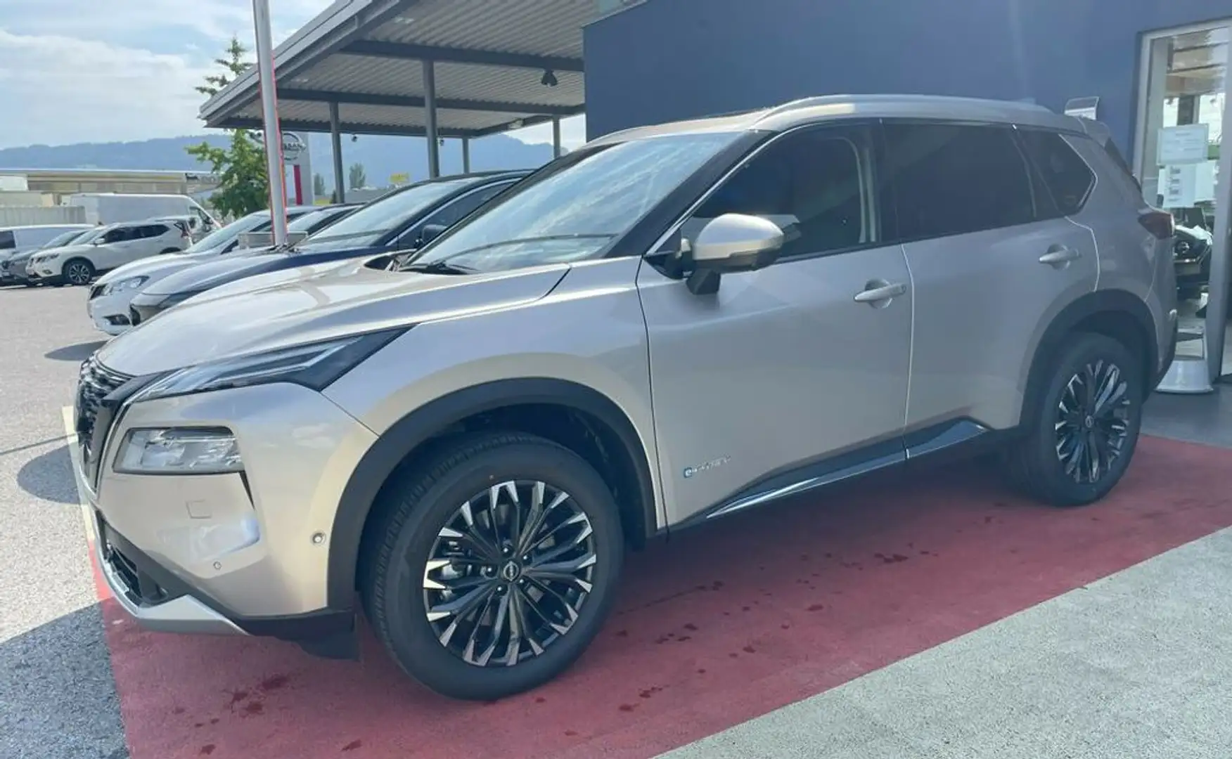 Nissan X-Trail Tekna+ e-power Allrad 7 Sitzer VORFÜHRW. Silber - 1