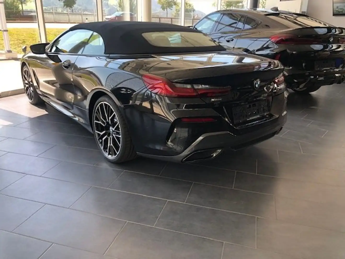 BMW M850 i xDRIVE CABRIO/M-PERFORM/HUD/LASER/20"/DRIVE-ASS Schwarz - 1