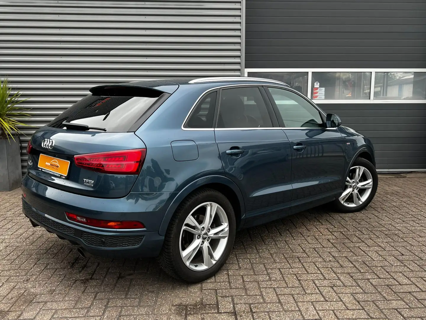 Audi Q3 2.0 TFSI quattro S-Line | Keyless | 19'' | 220PK Bleu - 2