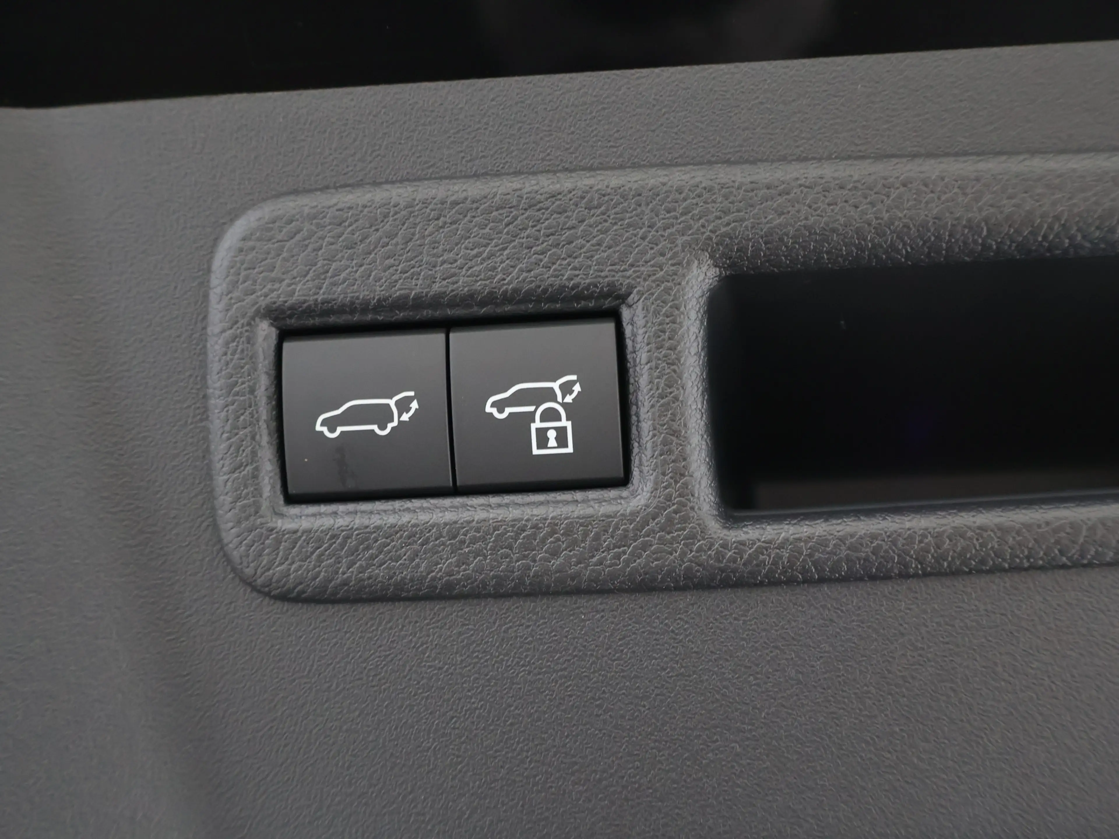 Toyota C-HR+ First Edition 77 kWh — photo 28