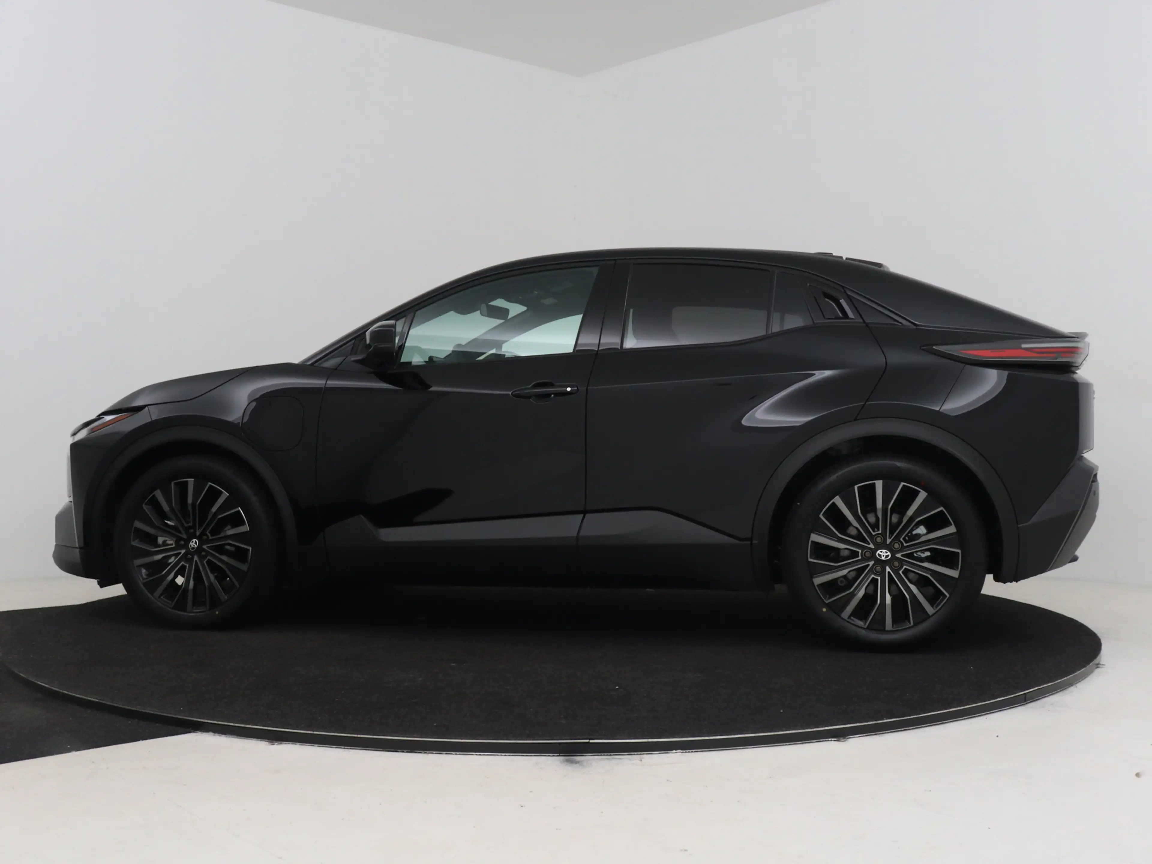 Toyota C-HR+ First Edition 77 kWh — photo 3