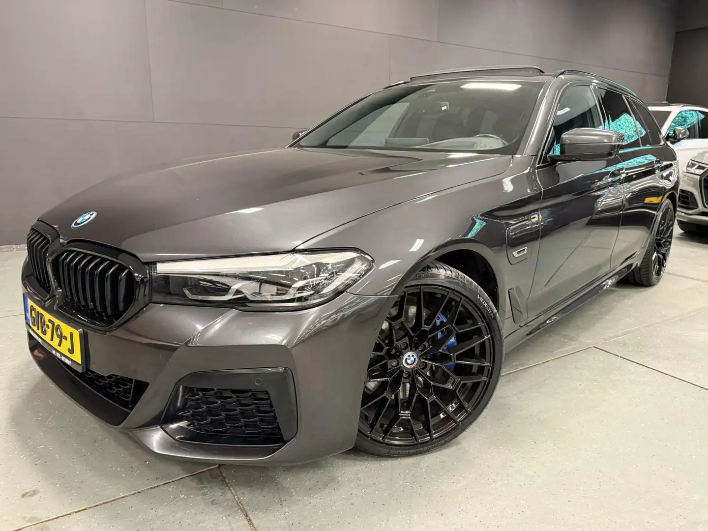 BMW 530 5-serie Touring 530e M-SPORT 20'' PANO/NAVI/CAM/DA Gris - 2